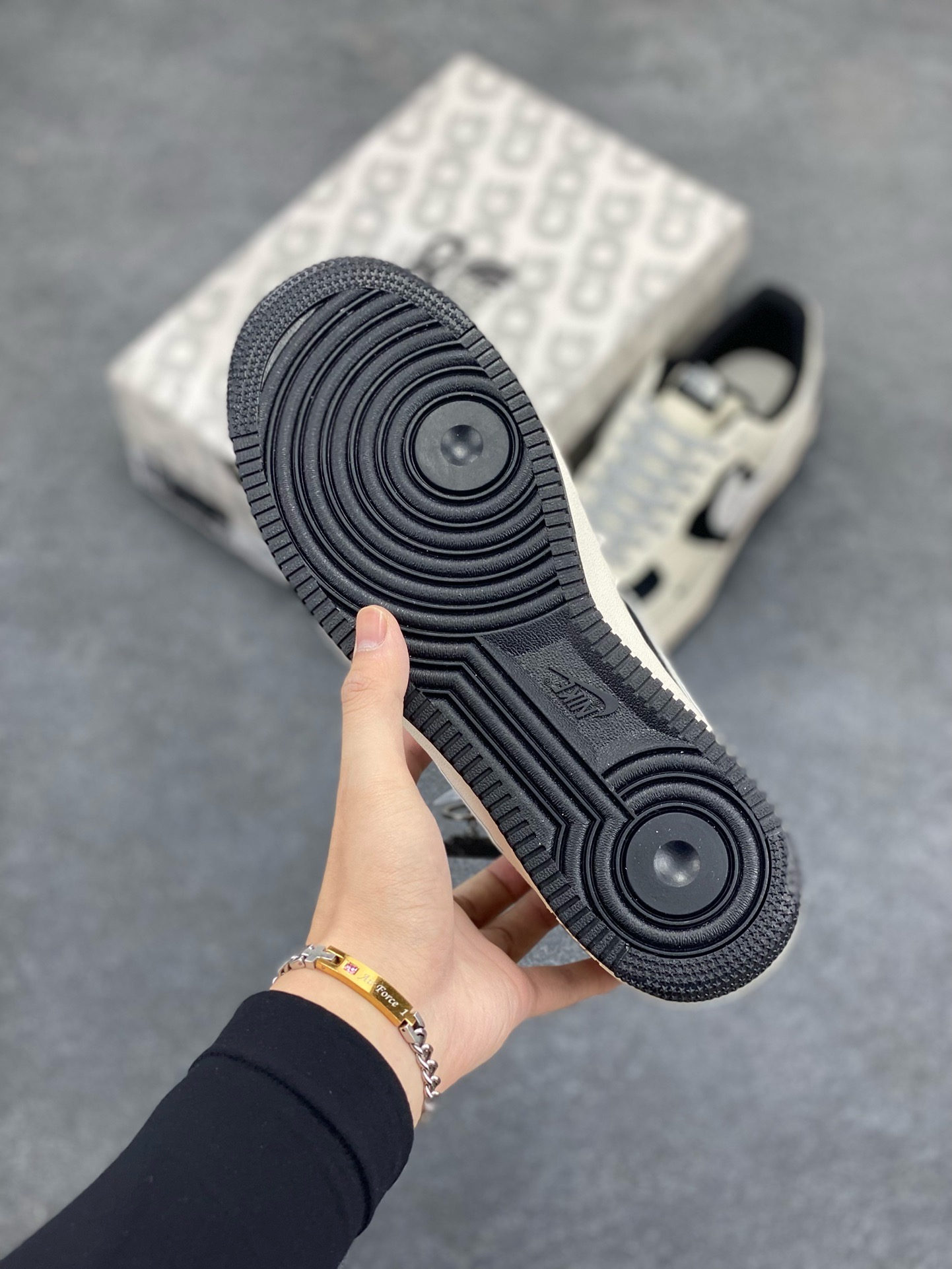 图片[5]-NIke Air Force 1 \’07 Low “北面联名–CDG黑白”空军一号 低帮 运动鞋 休闲鞋 折边针车 工艺难度大 原楦头原纸板 原装鞋盒 定制五金配件 内置全掌气垫 原厂鞋底 货号：BB7518-013 尺码：36 36.5 37.5 38 38.5 39 40 40.5 41 42 42.5 43 44 44.5 45-选品中心