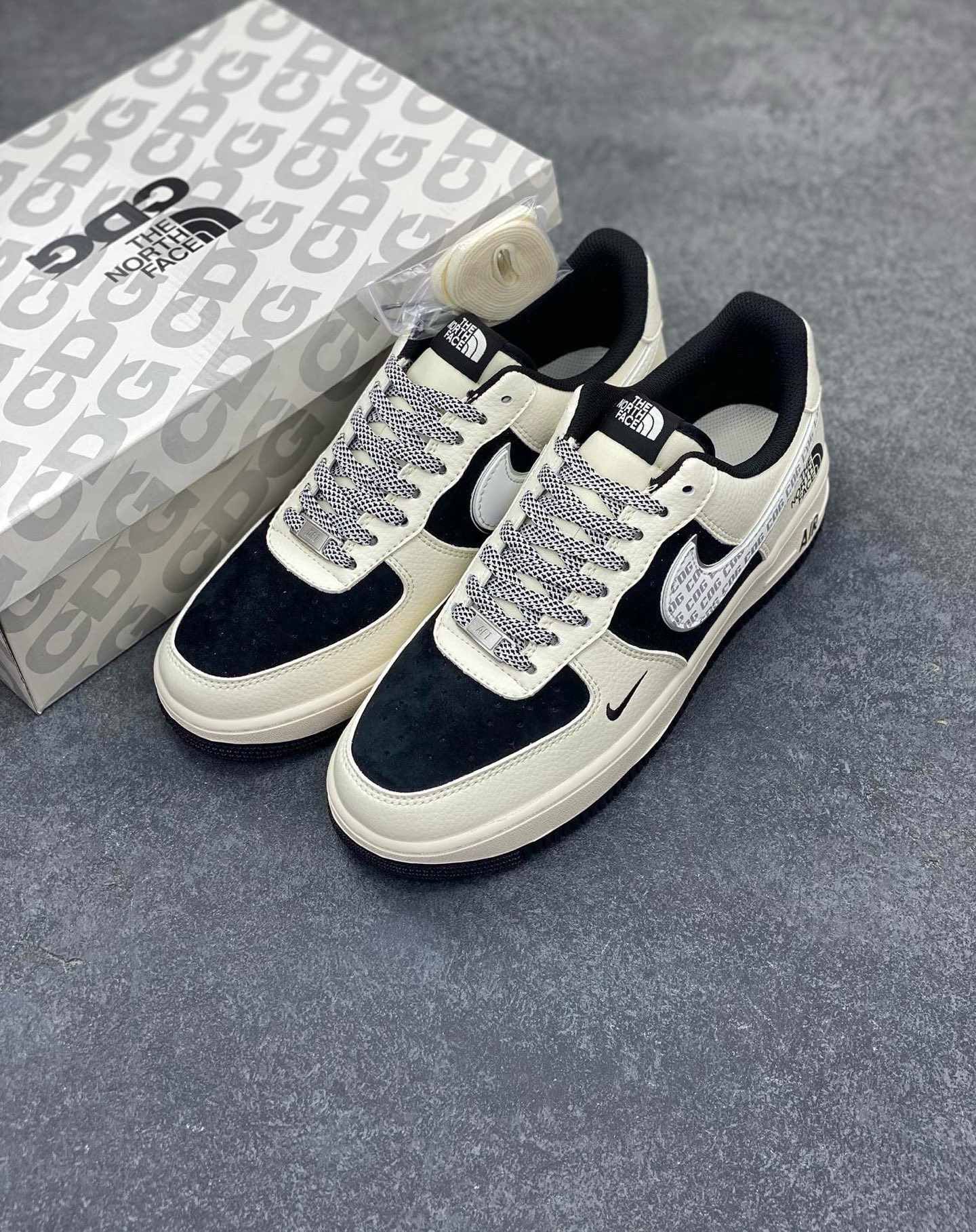 图片[8]-NIke Air Force 1 \’07 Low “北面联名–CDG黑白”空军一号 低帮 运动鞋 休闲鞋 折边针车 工艺难度大 原楦头原纸板 原装鞋盒 定制五金配件 内置全掌气垫 原厂鞋底 货号：BB7518-013 尺码：36 36.5 37.5 38 38.5 39 40 40.5 41 42 42.5 43 44 44.5 45-选品中心