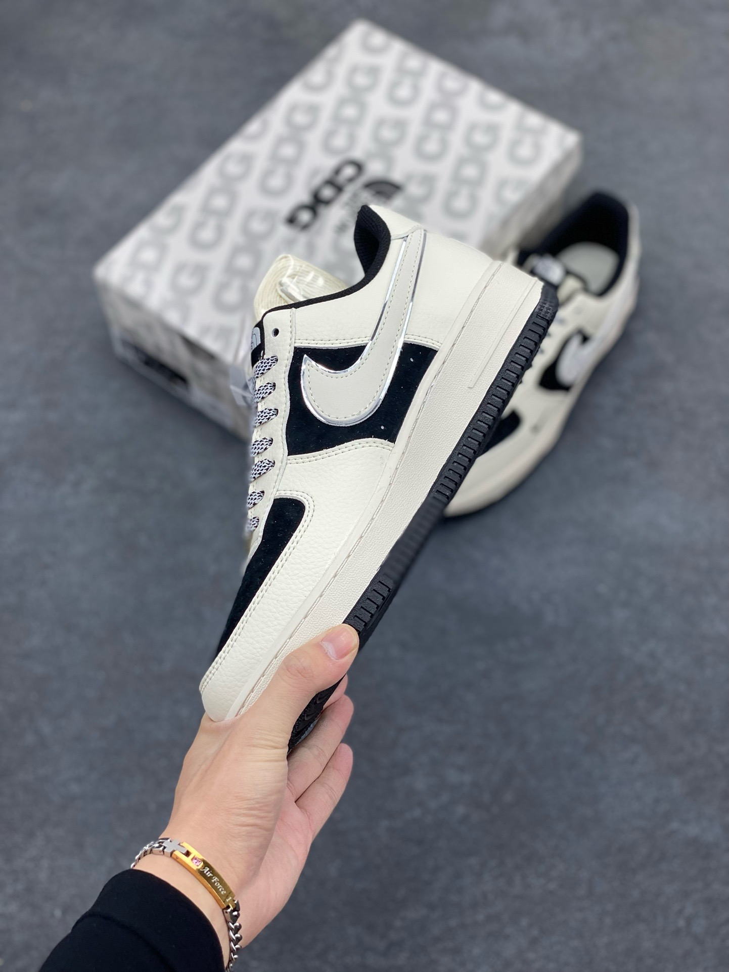图片[3]-NIke Air Force 1 \’07 Low “北面联名–CDG黑白”空军一号 低帮 运动鞋 休闲鞋 折边针车 工艺难度大 原楦头原纸板 原装鞋盒 定制五金配件 内置全掌气垫 原厂鞋底 货号：BB7518-013 尺码：36 36.5 37.5 38 38.5 39 40 40.5 41 42 42.5 43 44 44.5 45-选品中心