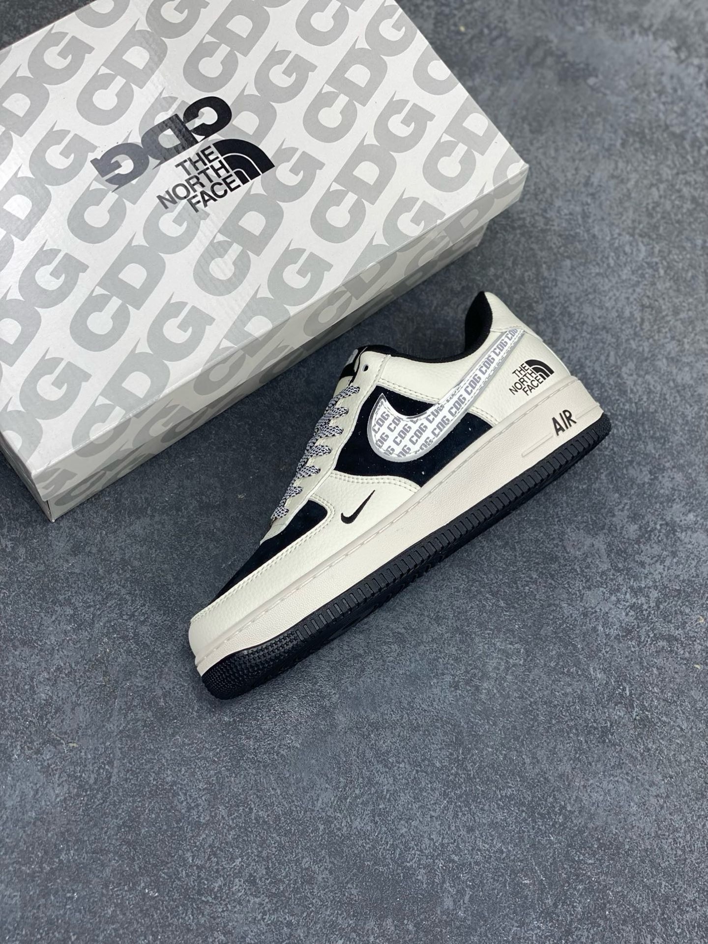 图片[7]-NIke Air Force 1 \’07 Low “北面联名–CDG黑白”空军一号 低帮 运动鞋 休闲鞋 折边针车 工艺难度大 原楦头原纸板 原装鞋盒 定制五金配件 内置全掌气垫 原厂鞋底 货号：BB7518-013 尺码：36 36.5 37.5 38 38.5 39 40 40.5 41 42 42.5 43 44 44.5 45-选品中心