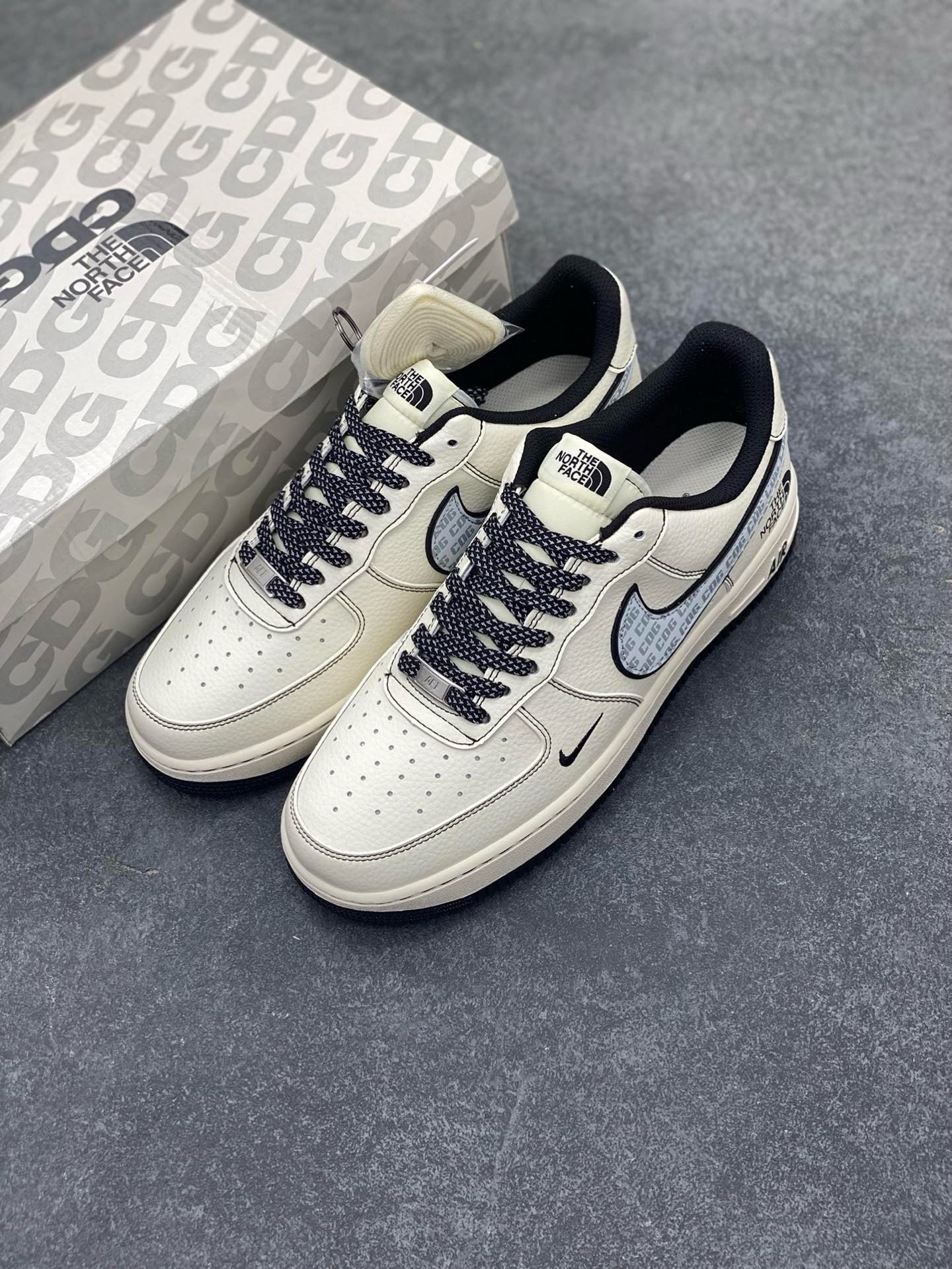 图片[8]-NIke Air Force 1 \’07 Low “北面联名——CDG米黑线”空军一号 低帮 运动鞋 休闲鞋 折边针车 工艺难度大 原楦头原纸板 原装鞋盒 定制五金配件 内置全掌气垫 原厂鞋底 货号：HH7518-050 尺码：36 36.5 37.5 38 38.5 39 40 40.5 41 42 42.5 43 44 44.5 45-选品中心
