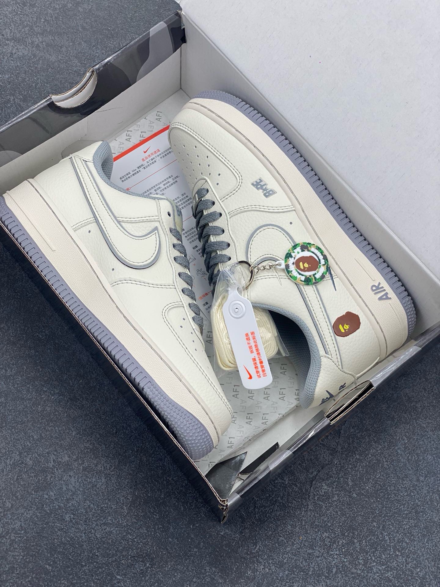 图片[9]-NIke Air Force 1 \’07 Low “Bape联名——米灰满天星”空军一号 低帮 运动鞋 休闲鞋 折边针车 工艺难度大 原楦头原纸板 原装鞋盒 定制五金配件 内置全掌气垫 原厂鞋底 货号：HH7518-065 尺码：36 36.5 37.5 38 38.5 39 40 40.5 41 42 42.5 43 44 44.5 45-选品中心