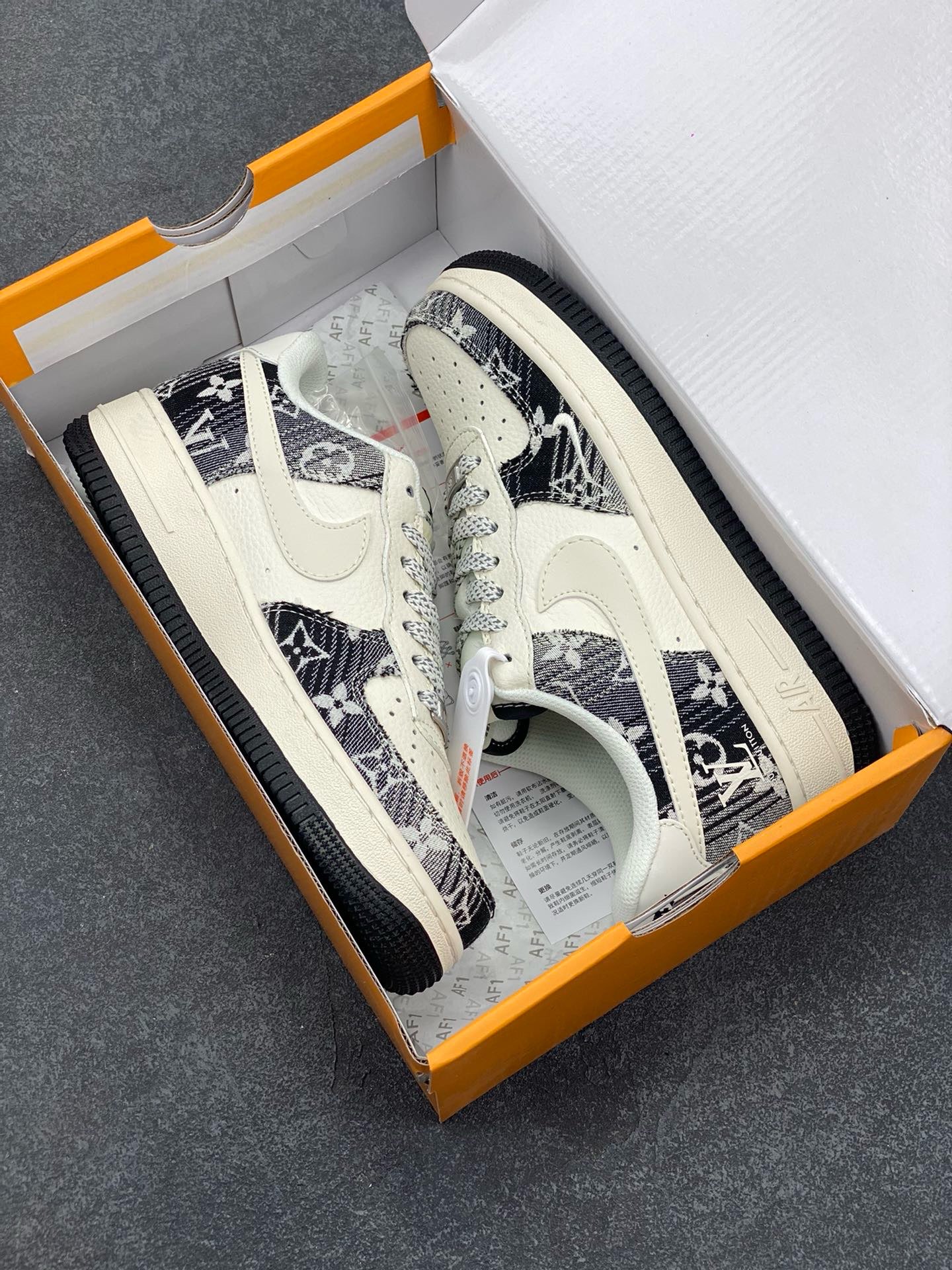 图片[9]-NIke Air Force 1 \’07 Low “ LV联名——黑花牛仔”空军一号 低帮 运动鞋 休闲鞋 折边针车 工艺难度大 原楦头原纸板 原装鞋盒 定制五金配件 内置全掌气垫 原厂鞋底 货号：XS1958-585 尺码：36 36.5 37.5 38 38.5 39 40 40.5 41 42 42.5 43 44 44.5 45-选品中心