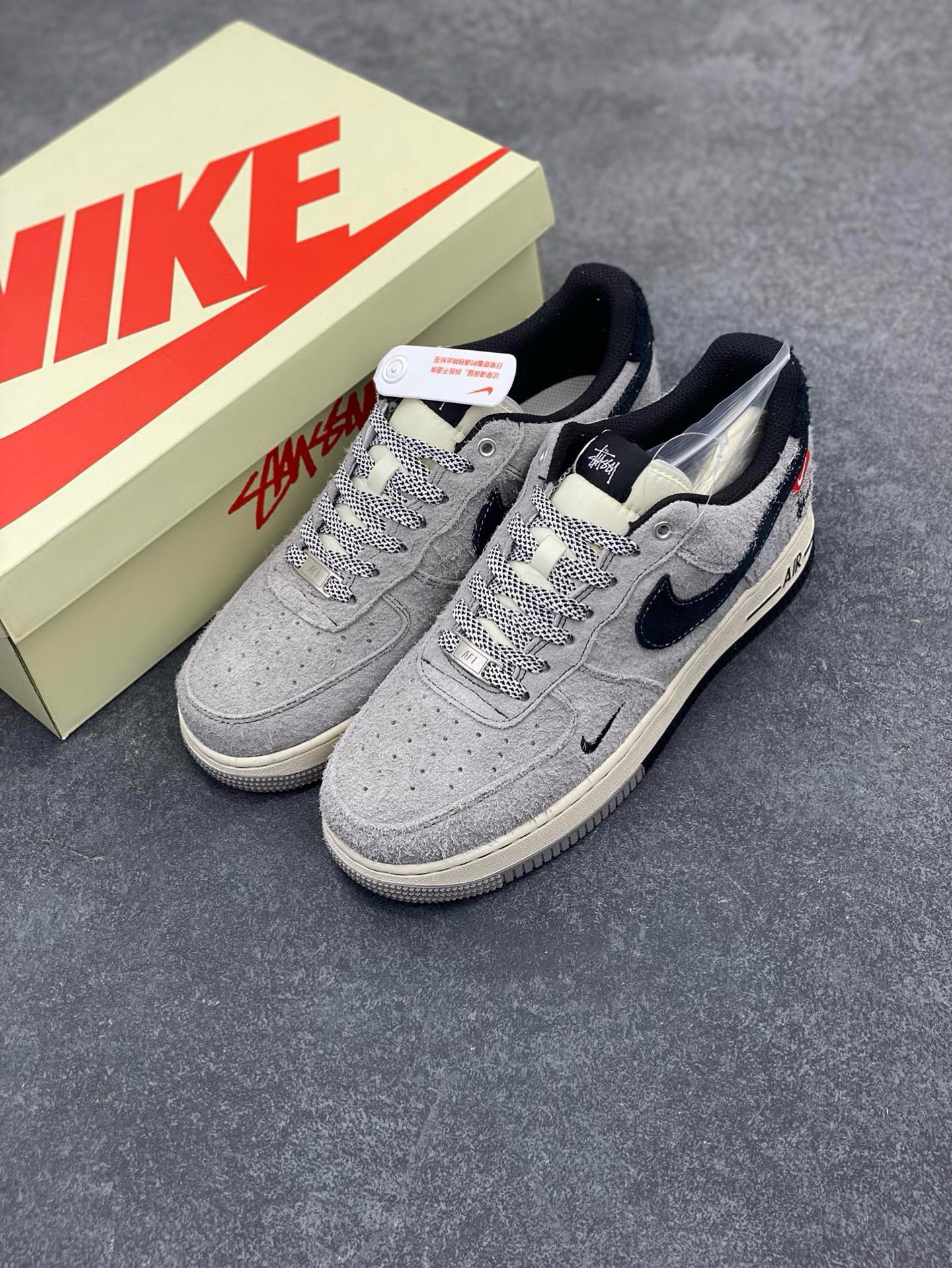 工厂套现🎉 福利特价💰90
原本地260版本
海外限量发售!公司级NIke Air Force 1 '07 Low “斯图西联名--翻毛灰”空军一号 低帮 运动鞋 休闲鞋 折边针车 工艺难度大 原楦头原纸板 原装鞋盒 定制五金配件 内置全掌气垫 原厂鞋底
货号:SJ6698-018
Size:36 36.5 37.5 38 38.5 39 40 40.5 41 42 42.5 43 44 44.5 45