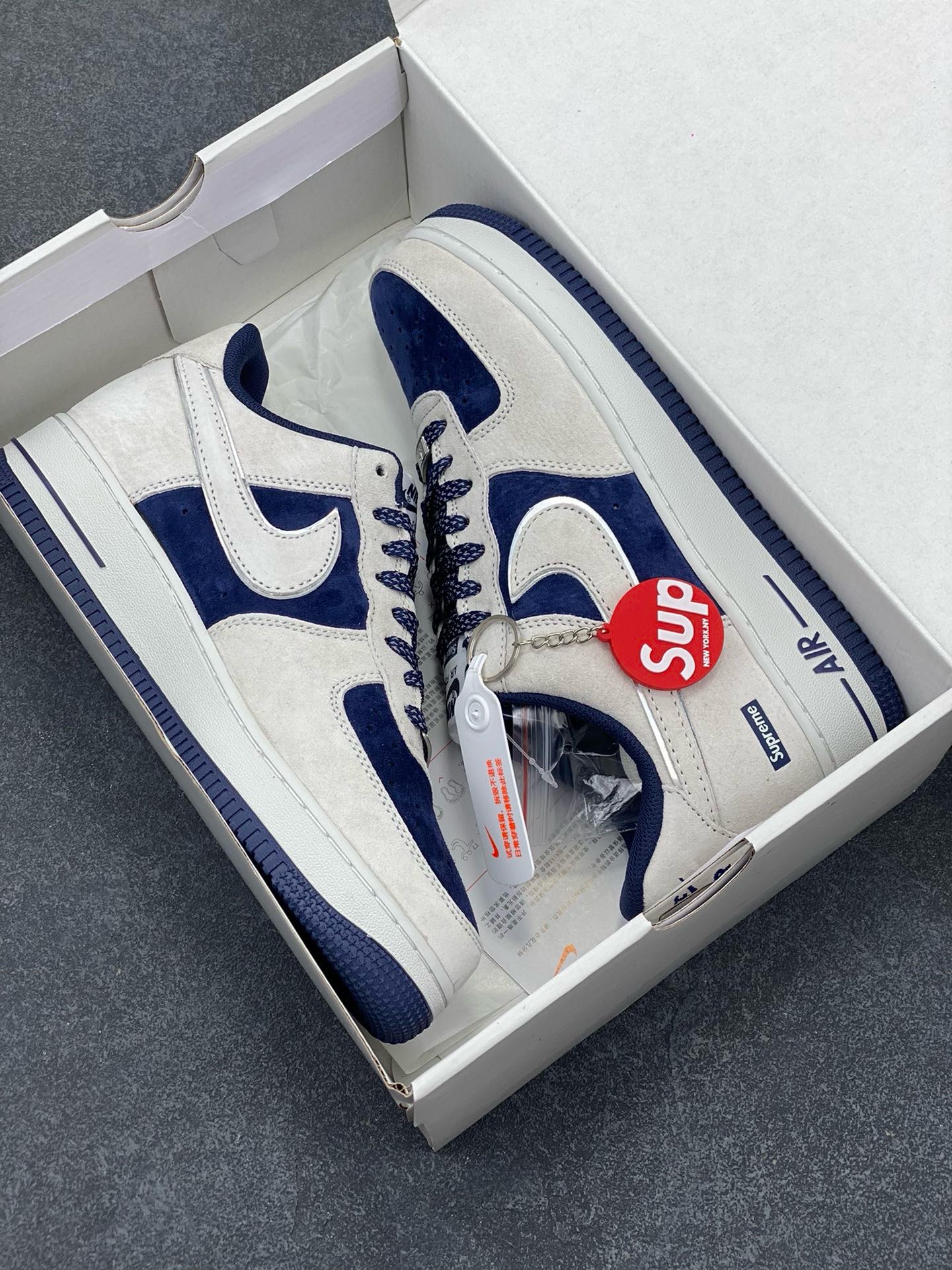 图片[9]-福利特价   Nike Air Force 1 07 Low “深蓝色”全麂皮supreme联名秋冬 空军一号低帮休闲板鞋 3M反光 定制皮料 原盒原包装 原楦头原纸板 纯正版型 正品NFC感应芯片 内置全掌气垫 货号：ME2392-103 尺码：36 36.5 37.5 38 38.5 39 40 40.5 41 42 42.5 43 44 44.5 45-选品中心