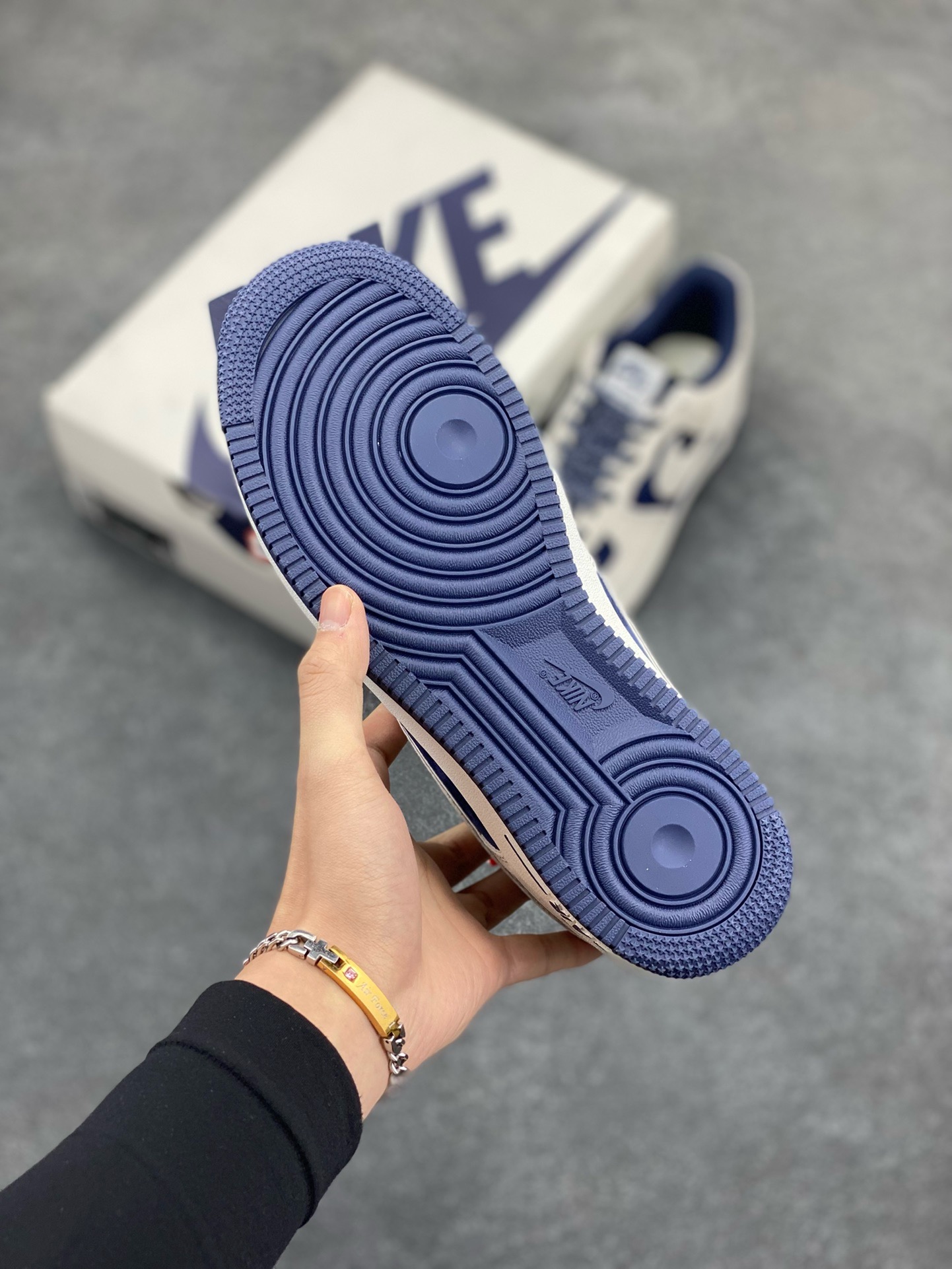 图片[5]-福利特价   Nike Air Force 1 07 Low “深蓝色”全麂皮supreme联名秋冬 空军一号低帮休闲板鞋 3M反光 定制皮料 原盒原包装 原楦头原纸板 纯正版型 正品NFC感应芯片 内置全掌气垫 货号：ME2392-103 尺码：36 36.5 37.5 38 38.5 39 40 40.5 41 42 42.5 43 44 44.5 45-选品中心