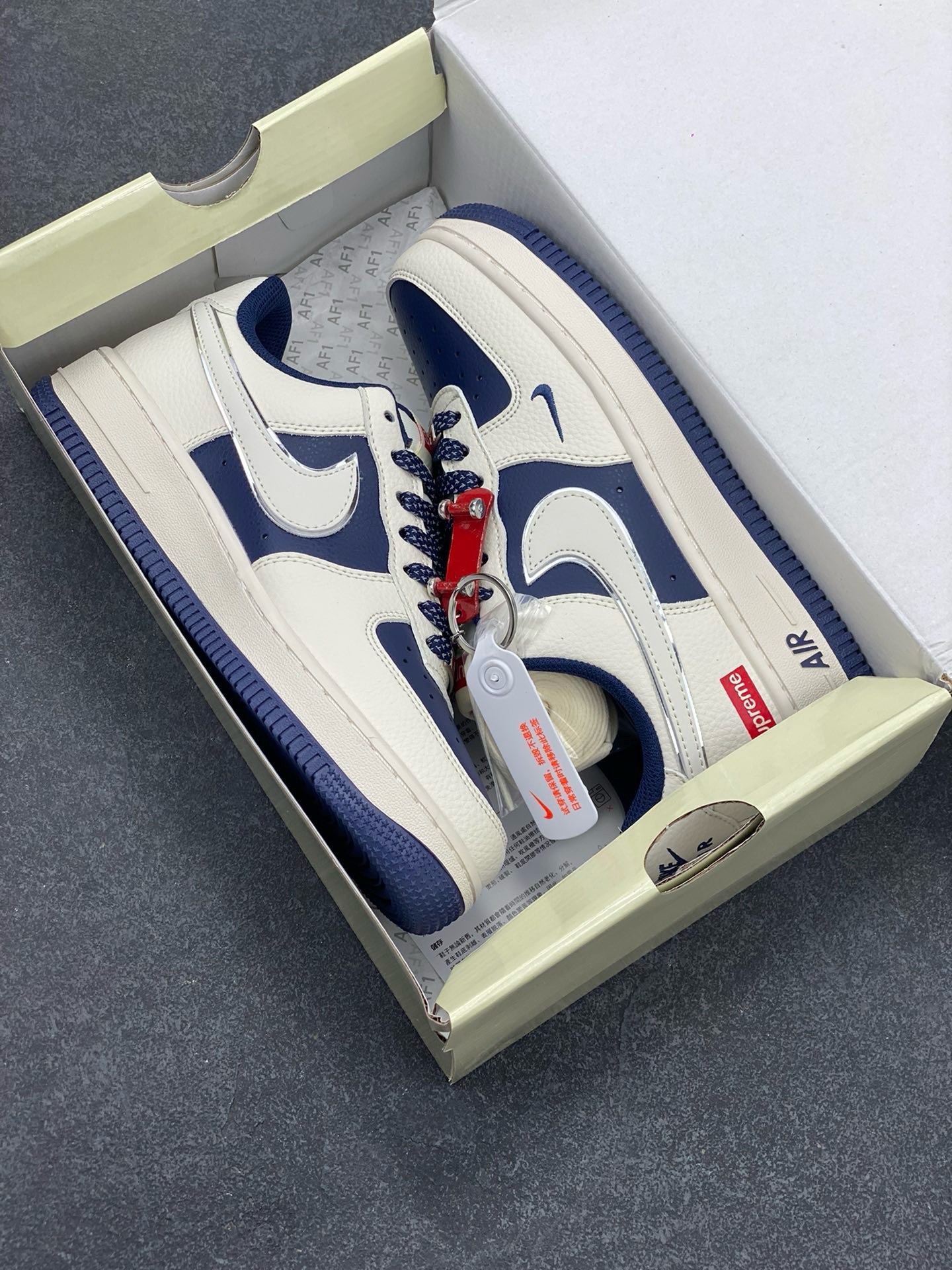 图片[9]-Nike Air Force 1 \’07 Low “Supreme联名——米蓝双拼亮边”空军一号 高端定制 低帮 运动鞋 休闲鞋 折边针车 工艺难度大 原楦头原纸板 原装鞋盒 定制五金配件 内置全掌气垫 原厂鞋底 货号：HH7518-057 尺码：36 36.5 37.5 38 38.5 39 40 40.5 41 42 42.5 43 44 44.5 45-选品中心