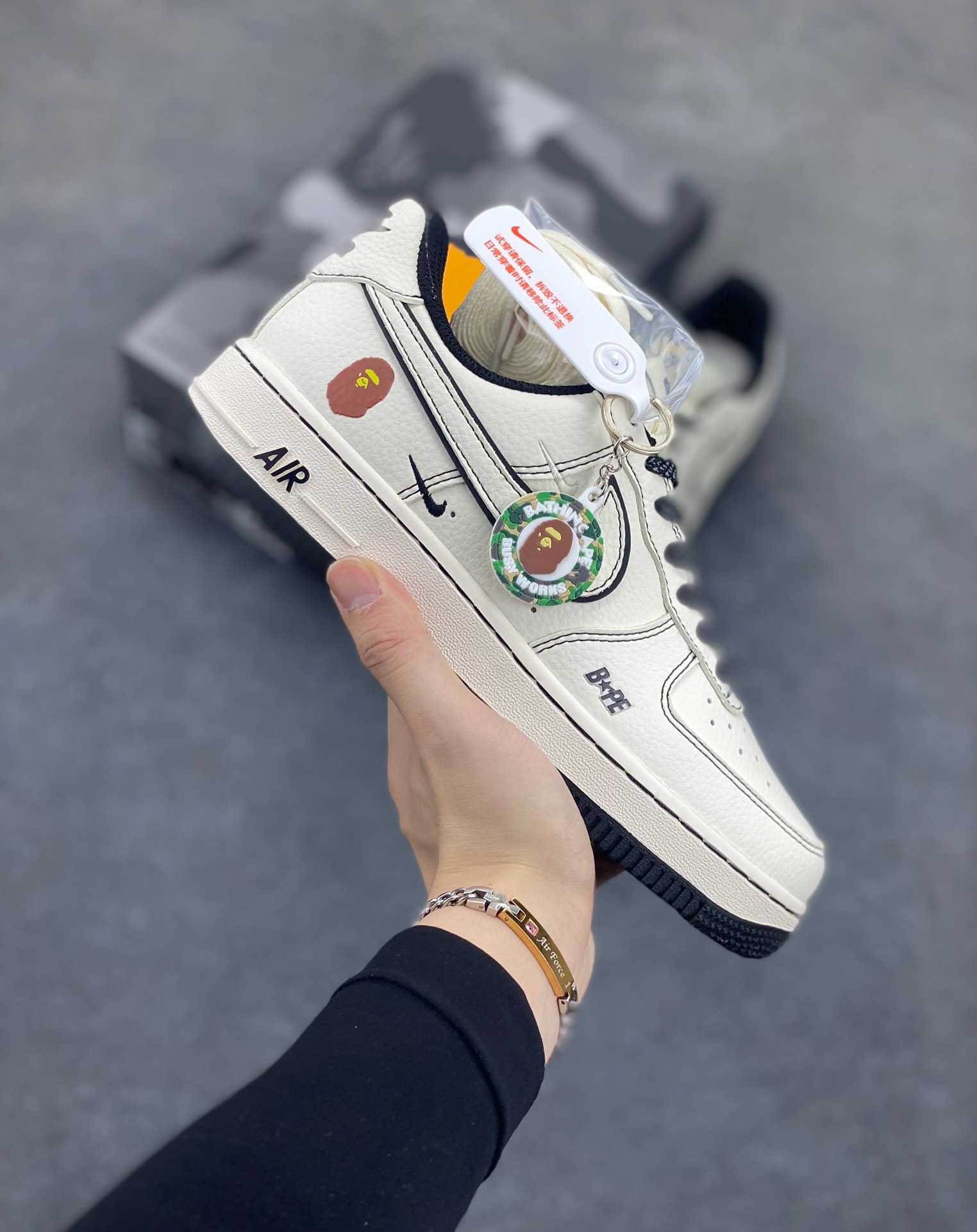 Nike Air Force 1 \’07 Low “Bape联名——米黑线满天星”空军一号 高端定制 低帮 运动鞋 休闲鞋 折边针车 工艺难度大 原楦头原纸板 原装鞋盒 定制五金配件 内置全掌气垫 原厂鞋底 货号：HH7518-067 尺码：36 36.5 37.5 38 38.5 39 40 40.5 41 42 42.5 43 44 44.5 45-选品中心