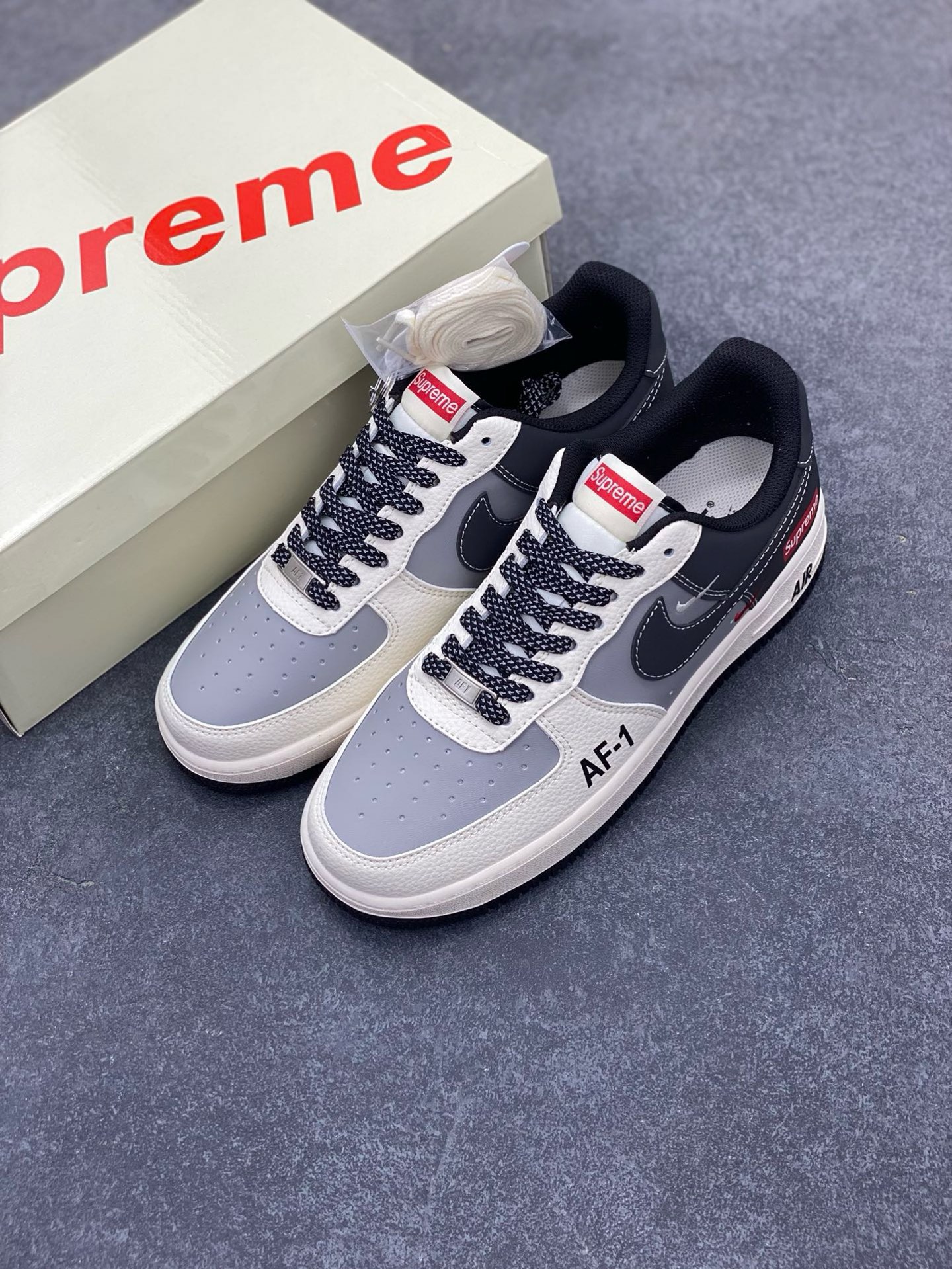 图片[8]-Nike Air Force 1 \’07 Low “Supreme联名——AF1米灰黑双勾”空军一号 高端定制 低帮 运动鞋 休闲鞋 折边针车 工艺难度大 原楦头原纸板 原装鞋盒 定制五金配件 内置全掌气垫 原厂鞋底 货号：HH7518-055 尺码：36 36.5 37.5 38 38.5 39 40 40.5 41 42 42.5 43 44 44.5 45-选品中心