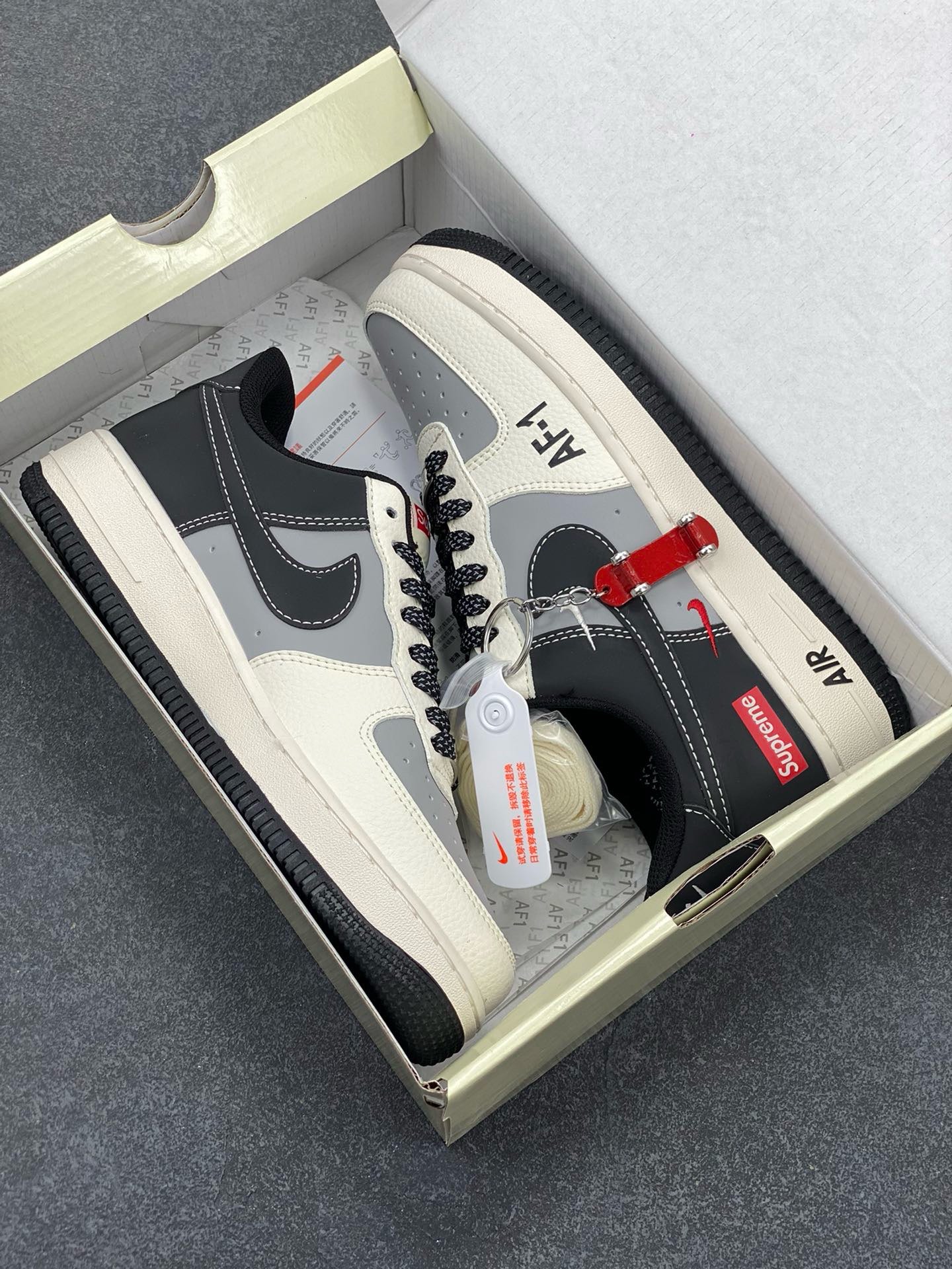 图片[9]-Nike Air Force 1 \’07 Low “Supreme联名——AF1米灰黑双勾”空军一号 高端定制 低帮 运动鞋 休闲鞋 折边针车 工艺难度大 原楦头原纸板 原装鞋盒 定制五金配件 内置全掌气垫 原厂鞋底 货号：HH7518-055 尺码：36 36.5 37.5 38 38.5 39 40 40.5 41 42 42.5 43 44 44.5 45-选品中心