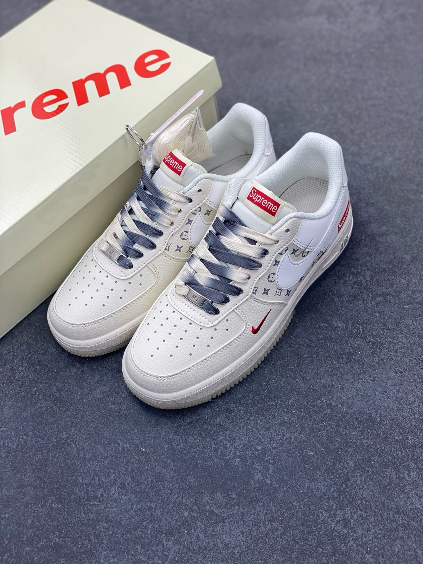 图片[8]-Nike Air Force 1 \’07 Low “Supreme联名——米灰水晶底”空军一号 高端定制 低帮 运动鞋 休闲鞋 折边针车 工艺难度大 原楦头原纸板 原装鞋盒 定制五金配件 内置全掌气垫 原厂鞋底 货号：HH7518-077 尺码：36 36.5 37.5 38 38.5 39 40 40.5 41 42 42.5 43 44 44.5 45-选品中心