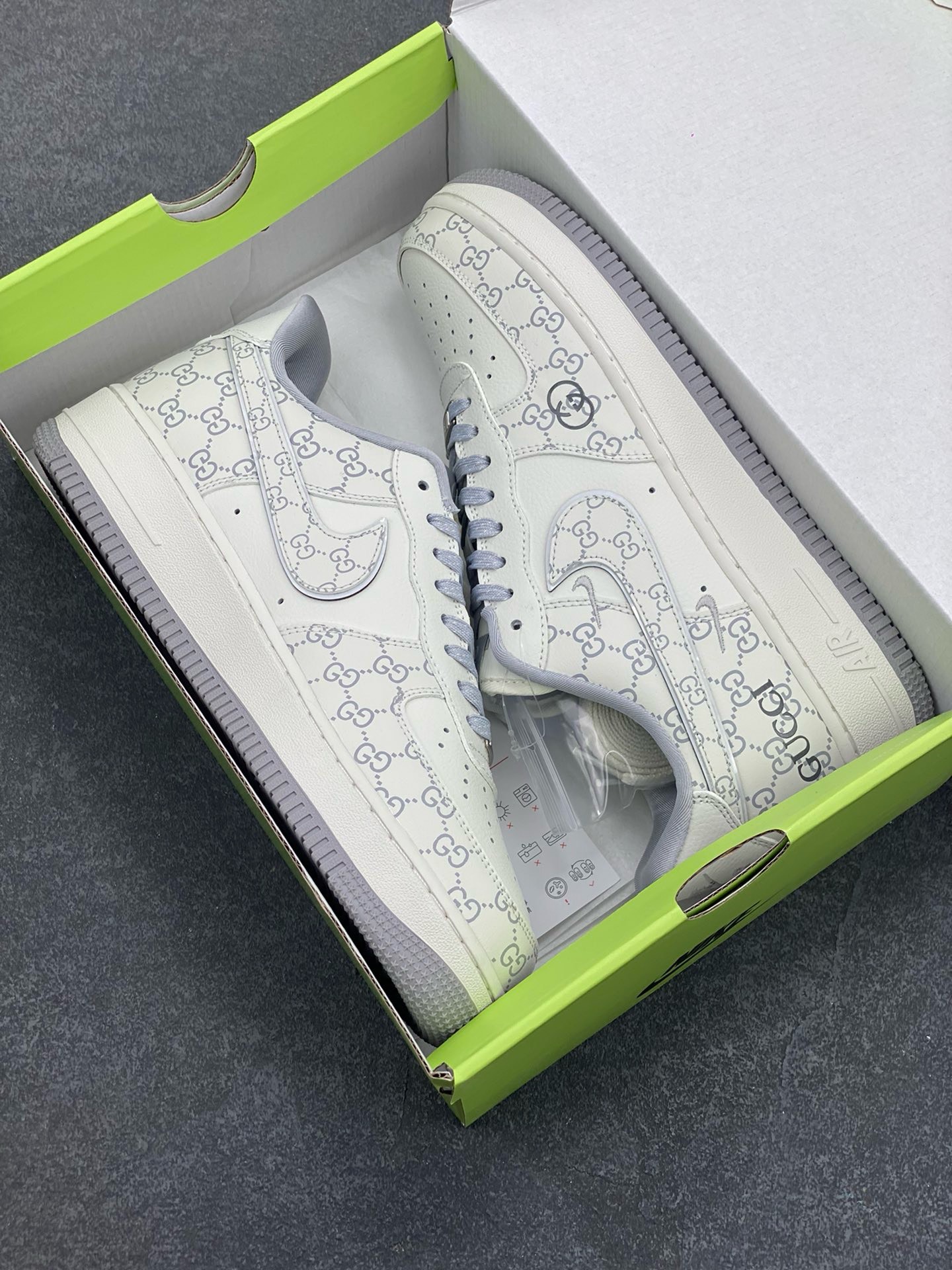 图片[9]-福利特价 高端定制Nike Air Force 1 \’07 Low 古驰联名—白灰印花 高端定制 低帮休闲板鞋 定制鞋盒 大厂纯原品质出货 超高清洁度 皮料切割干净无任何毛边 细节完美 货号：KY8899-106 尺码：36 36.5 37.5 38 38.5 39 40 40.5 41 42 42.5 43 44 44.5 45-选品中心