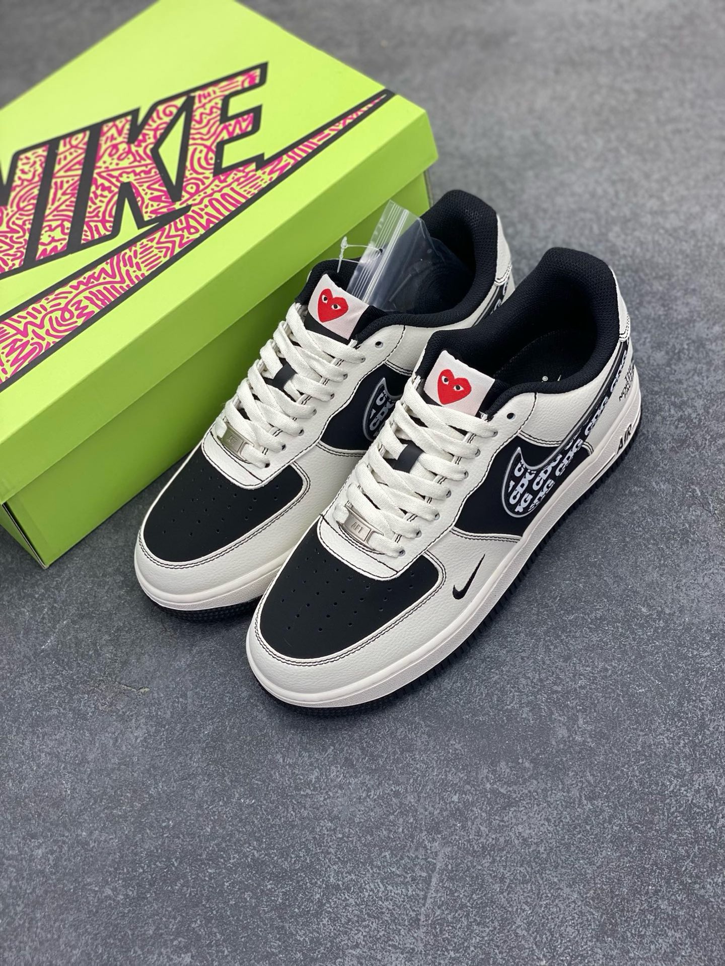 工厂套现🎉 福利特价💰95
原本地260版本
海外爆款限量发售!高端定制Nike Air Force 1 '07 Low 北面联名——— 奶白黑钩CDG 高端定制 低帮休闲板鞋 定制鞋盒 大厂纯原品质出货 超高清洁度 皮料切割干净无任何毛边 细节完美
货号:KY8899-110
Size:36 36.5 37.5 38 38.5 39 40 40.5 41 42 42.5 43 44 44.5 45