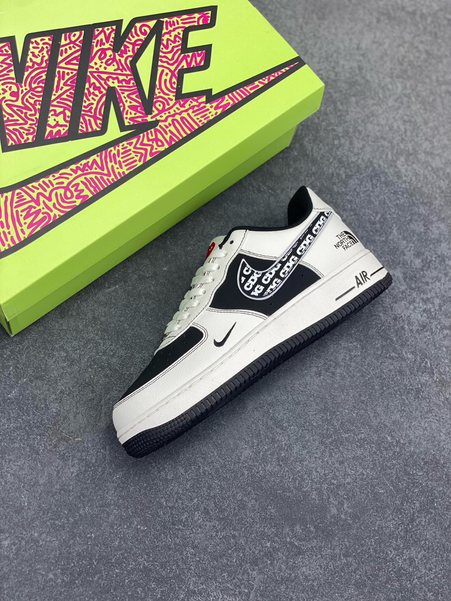 工厂套现🎉 福利特价💰95
原本地260版本
海外爆款限量发售!高端定制Nike Air Force 1 '07 Low 北面联名——— 奶白黑钩CDG 高端定制 低帮休闲板鞋 定制鞋盒 大厂纯原品质出货 超高清洁度 皮料切割干净无任何毛边 细节完美
货号:KY8899-110
Size:36 36.5 37.5 38 38.5 39 40 40.5 41 42 42.5 43 44 44.5 45