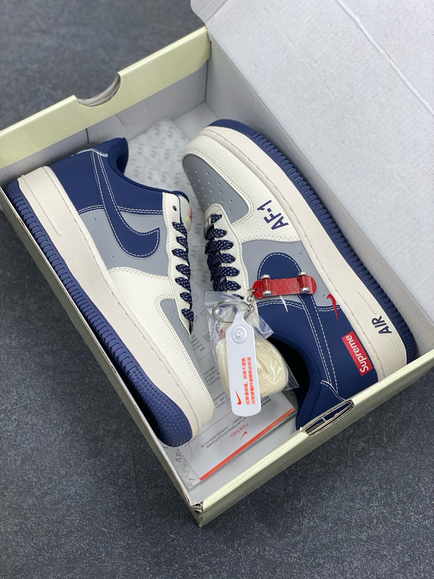 图片[9]-Nike Air Force 1 \’07 Low “Supreme联名——AF1米灰蓝双勾”空军一号 高端定制 低帮 运动鞋 休闲鞋 折边针车 工艺难度大 原楦头原纸板 原装鞋盒 定制五金配件 内置全掌气垫 原厂鞋底 货号：HH7518-054 尺码：36 36.5 37.5 38 38.5 39 40 40.5 41 42 42.5 43 44 44.5 45-选品中心