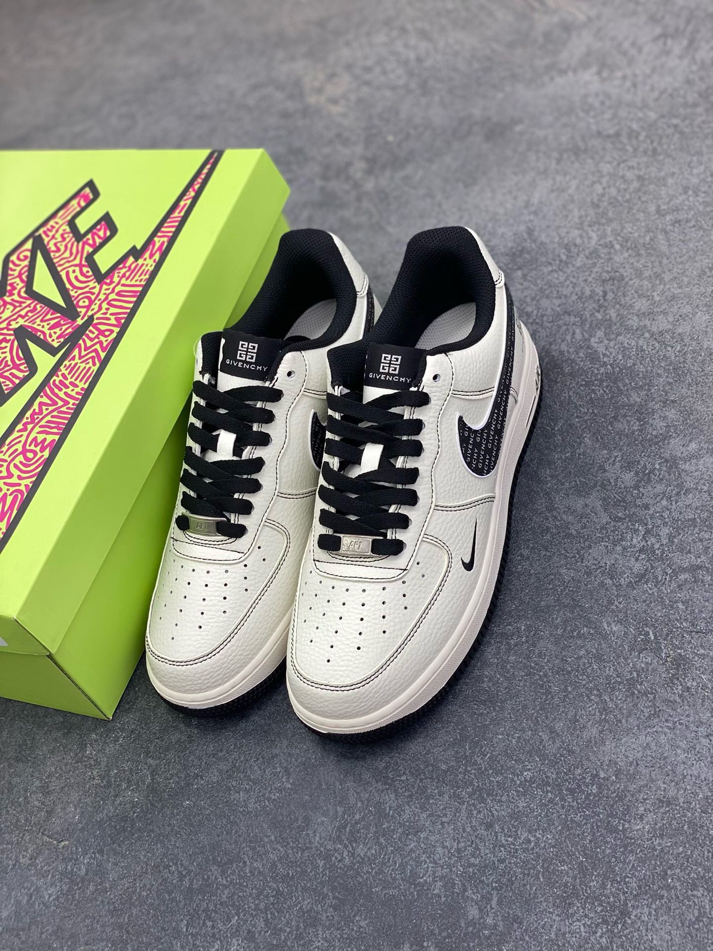 图片[8]-福利特价 高端定制Nike Air Force 1 \’07 Low “纪梵希联名—米白黑灰双钩 ” 高端定制 低帮休闲板鞋 定制鞋盒 大厂纯原品质出货 超高清洁度 皮料切割干净无任何毛边 细节完美 货号：KX2532-506 尺码：36 36.5 37.5 38 38.5 39 40 40.5 41 42 42.5 43 44 44.5 45-选品中心