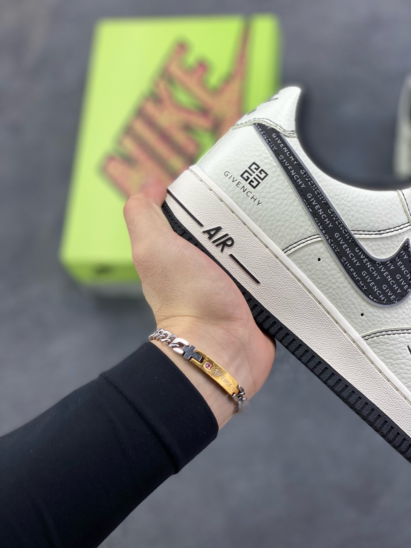 图片[6]-福利特价 高端定制Nike Air Force 1 \’07 Low “纪梵希联名—米白黑灰双钩 ” 高端定制 低帮休闲板鞋 定制鞋盒 大厂纯原品质出货 超高清洁度 皮料切割干净无任何毛边 细节完美 货号：KX2532-506 尺码：36 36.5 37.5 38 38.5 39 40 40.5 41 42 42.5 43 44 44.5 45-选品中心