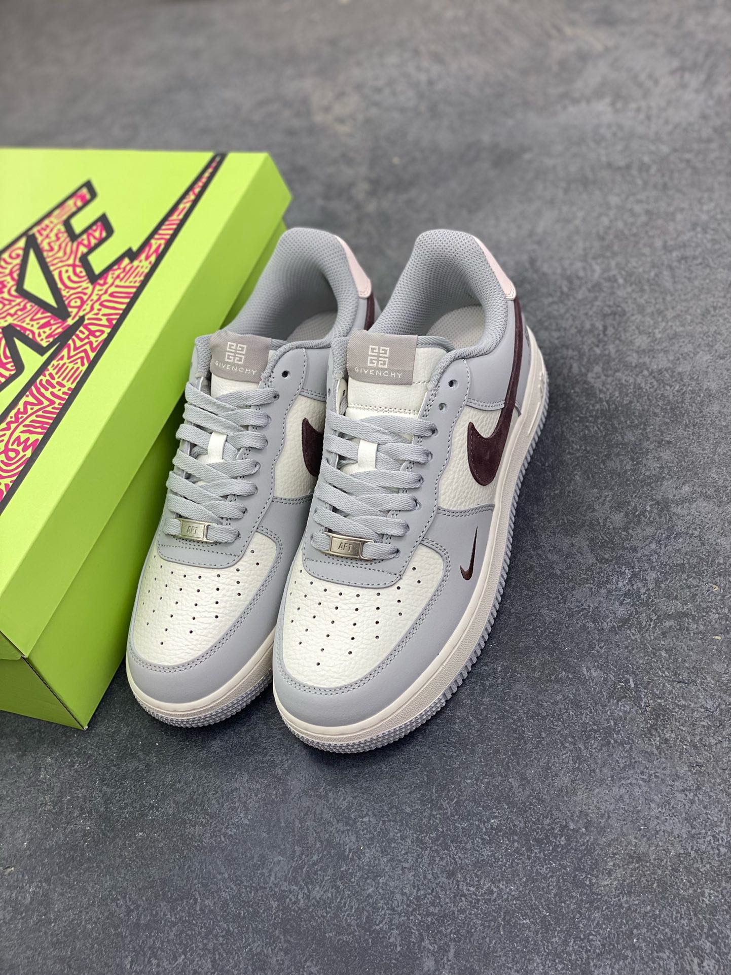 图片[8]-福利特价 爆款限量发售！高端定制Nike Air Force 1 \’07 Low “纪梵希联名—米白灰红猪八钩 ” 高端定制 低帮休闲板鞋 定制鞋盒 大厂纯原品质出货 超高清洁度 皮料切割干净无任何毛边 细节完美 货号：KX2532-505 尺码：36 36.5 37.5 38 38.5 39 40 40.5 41 42 42.5 43 44 44.5 45-选品中心