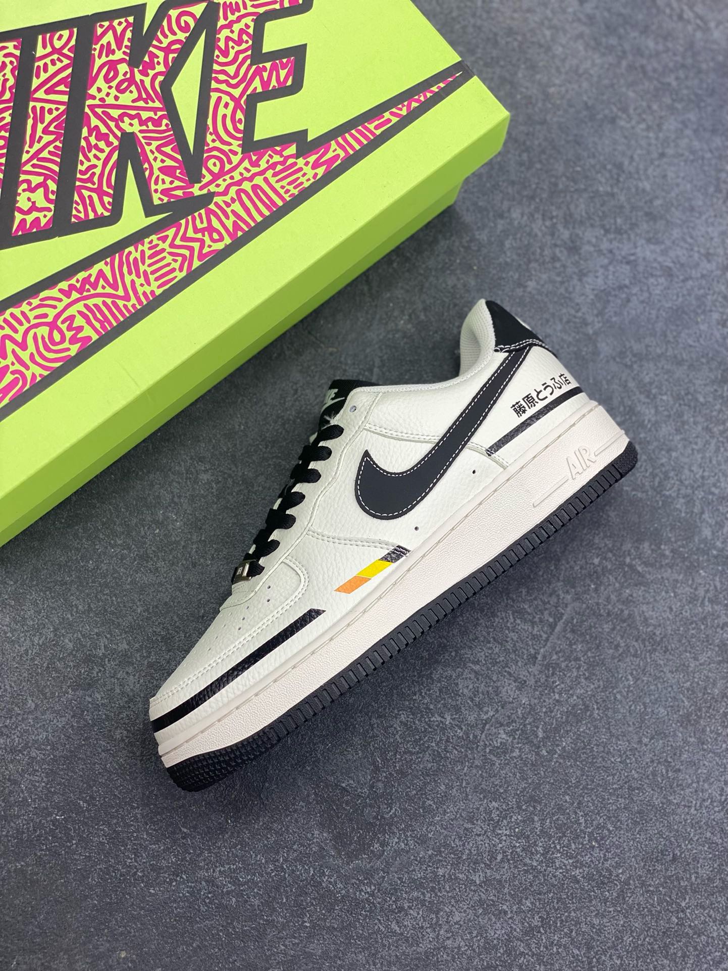 图片[7]-福利特价 高端定制Nike Air Force 1 藤原豆腐店联名 高端定制 低帮休闲板鞋 定制鞋盒 大厂纯原品质出货 超高清洁度 皮料切割干净无任何毛边 细节完美 货号：KX2532-503 尺码：36 36.5 37.5 38 38.5 39 40 40.5 41 42 42.5 43 44 44.5 45-选品中心