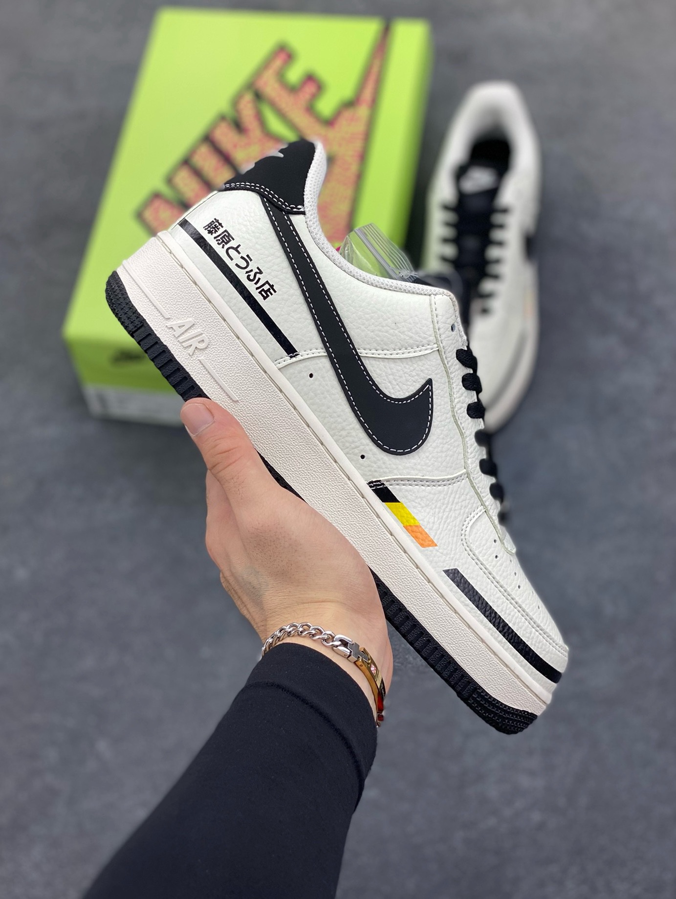 福利特价 高端定制Nike Air Force 1 藤原豆腐店联名 高端定制 低帮休闲板鞋 定制鞋盒 大厂纯原品质出货 超高清洁度 皮料切割干净无任何毛边 细节完美 货号：KX2532-503 尺码：36 36.5 37.5 38 38.5 39 40 40.5 41 42 42.5 43 44 44.5 45-选品中心