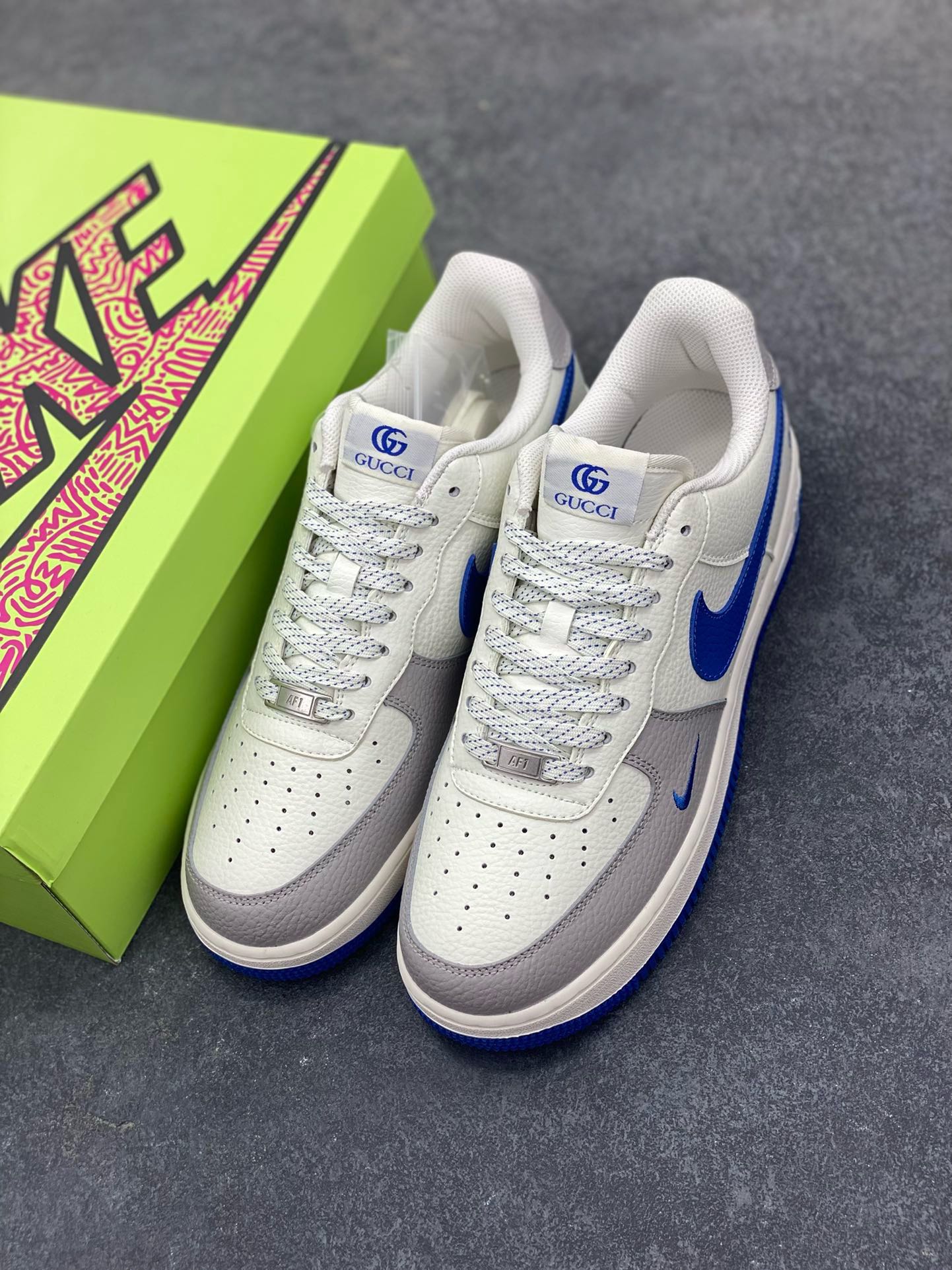 图片[8]-福利特价 高端定制Nike Air Force 1 “古驰联名—米白灰蓝钩 高端定制 低帮休闲板鞋 定制鞋盒 大厂纯原品质出货 超高清洁度 皮料切割干净无任何毛边 细节完美 货号：KX2532-502 尺码：36 36.5 37.5 38 38.5 39 40 40.5 41 42 42.5 43 44 44.5 45-选品中心