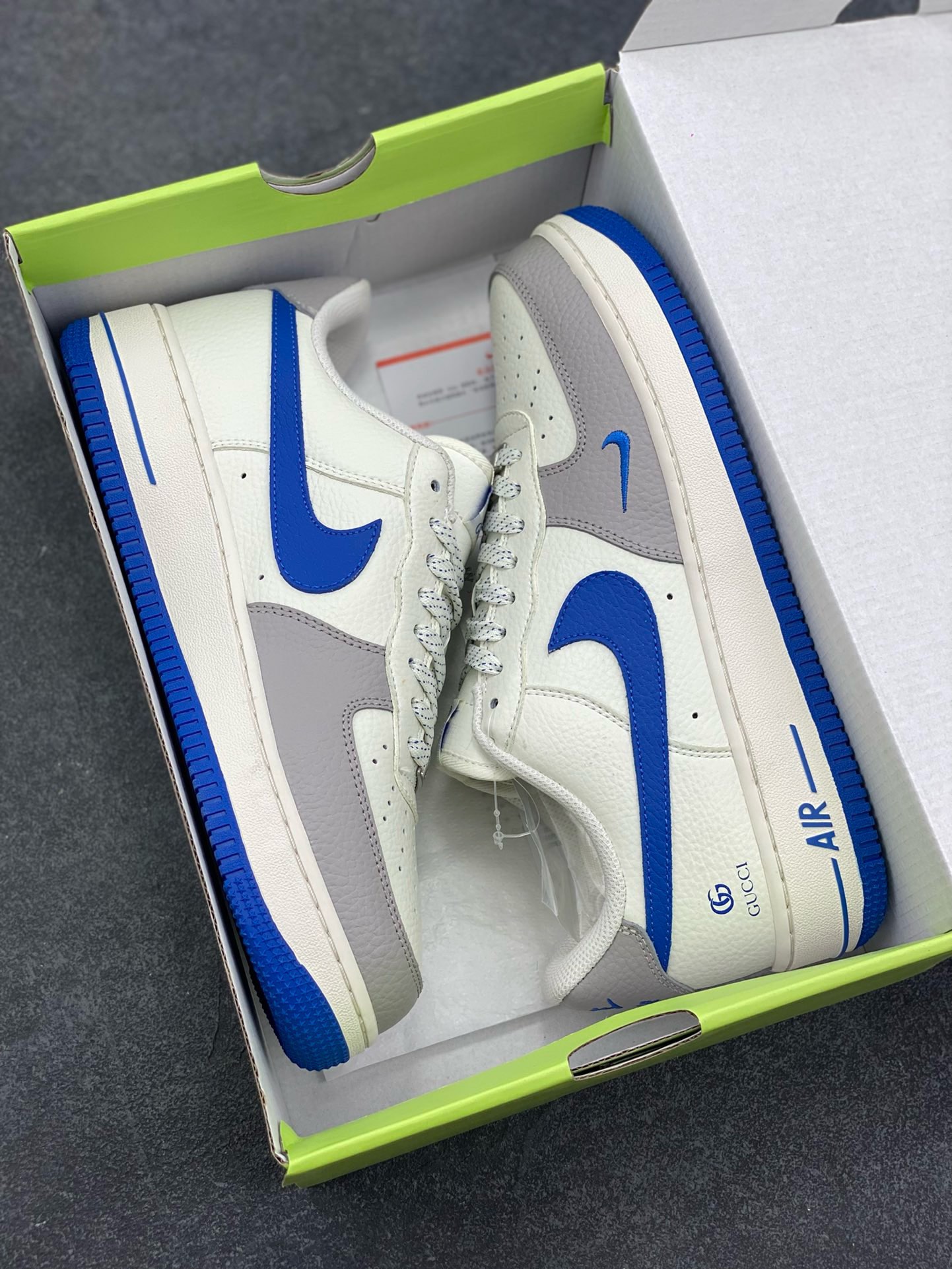 图片[9]-福利特价 高端定制Nike Air Force 1 “古驰联名—米白灰蓝钩 高端定制 低帮休闲板鞋 定制鞋盒 大厂纯原品质出货 超高清洁度 皮料切割干净无任何毛边 细节完美 货号：KX2532-502 尺码：36 36.5 37.5 38 38.5 39 40 40.5 41 42 42.5 43 44 44.5 45-选品中心