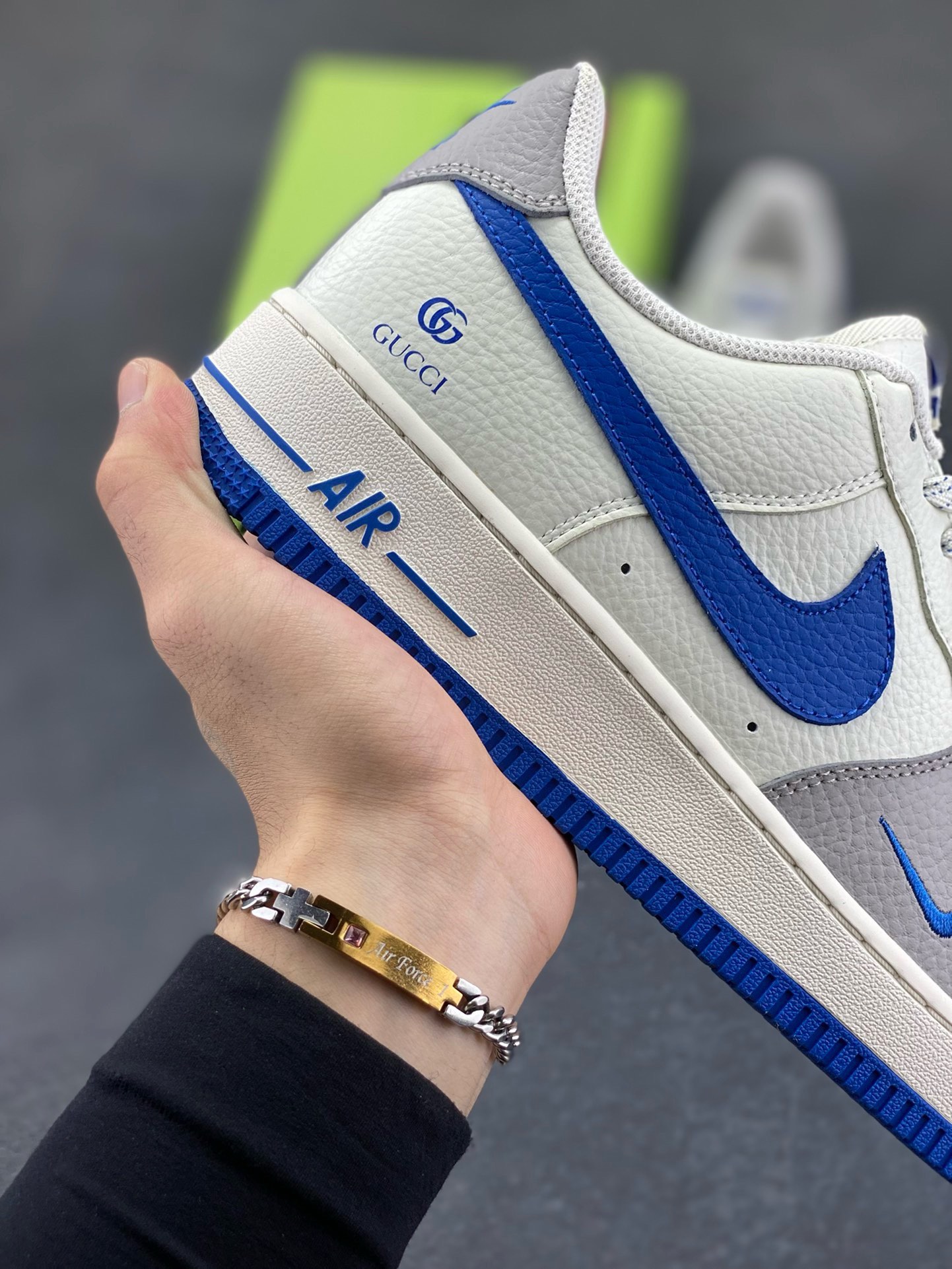 图片[6]-福利特价 高端定制Nike Air Force 1 “古驰联名—米白灰蓝钩 高端定制 低帮休闲板鞋 定制鞋盒 大厂纯原品质出货 超高清洁度 皮料切割干净无任何毛边 细节完美 货号：KX2532-502 尺码：36 36.5 37.5 38 38.5 39 40 40.5 41 42 42.5 43 44 44.5 45-选品中心