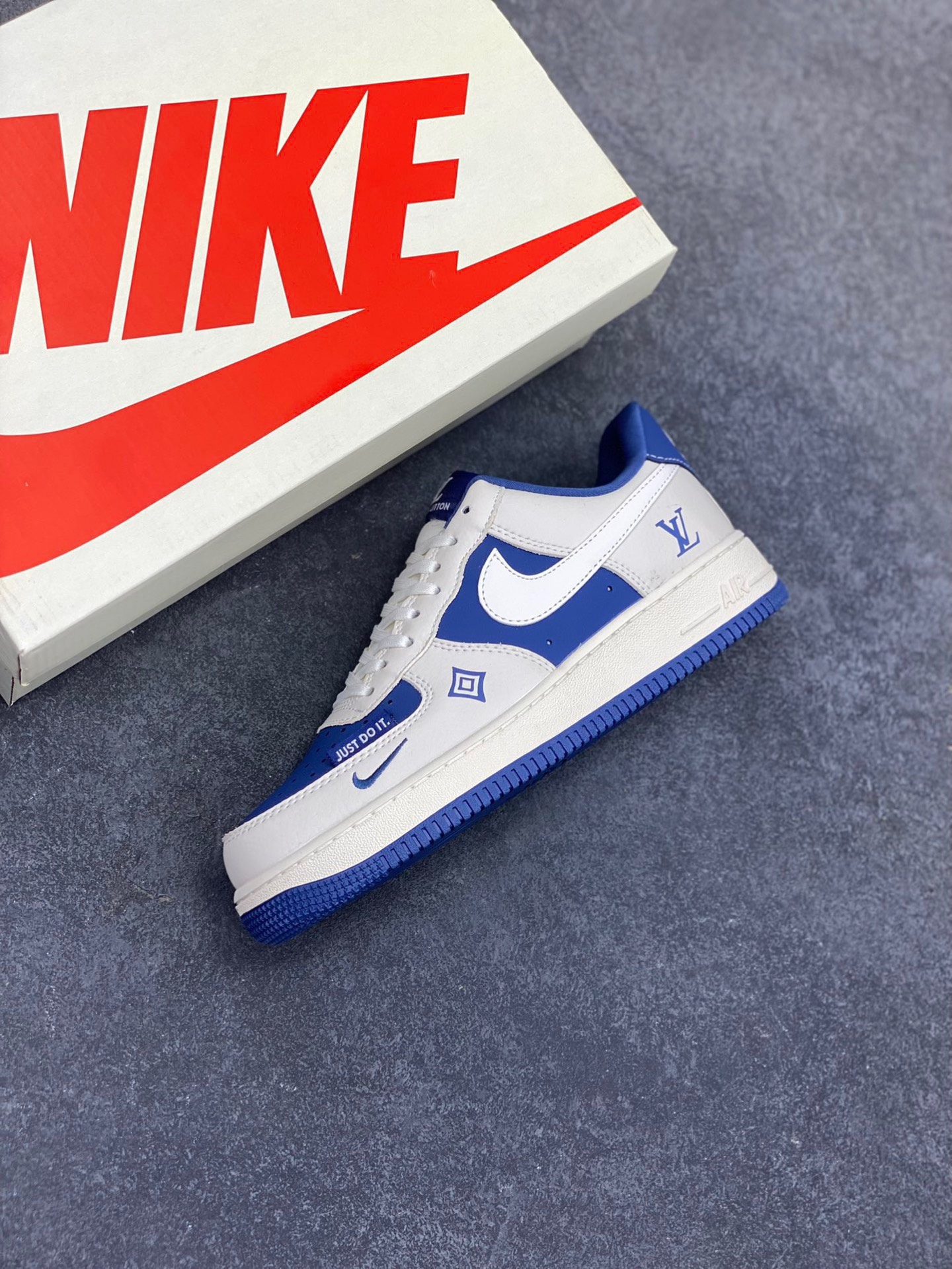图片[7]-NIke Air Force 1 ‘07 Low “LV联名——米蓝Justdoit”空军一号 低帮 运动鞋 休闲鞋 折边针车 工艺难度大 原楦头原纸板 原装鞋盒 定制五金配件 内置全掌气垫 原厂鞋底 货号：KK1988-084 尺码：36 36.5 37.5 38 38.5 39 40 40.5 41 42 42.5 43 44 44.5 45-选品中心