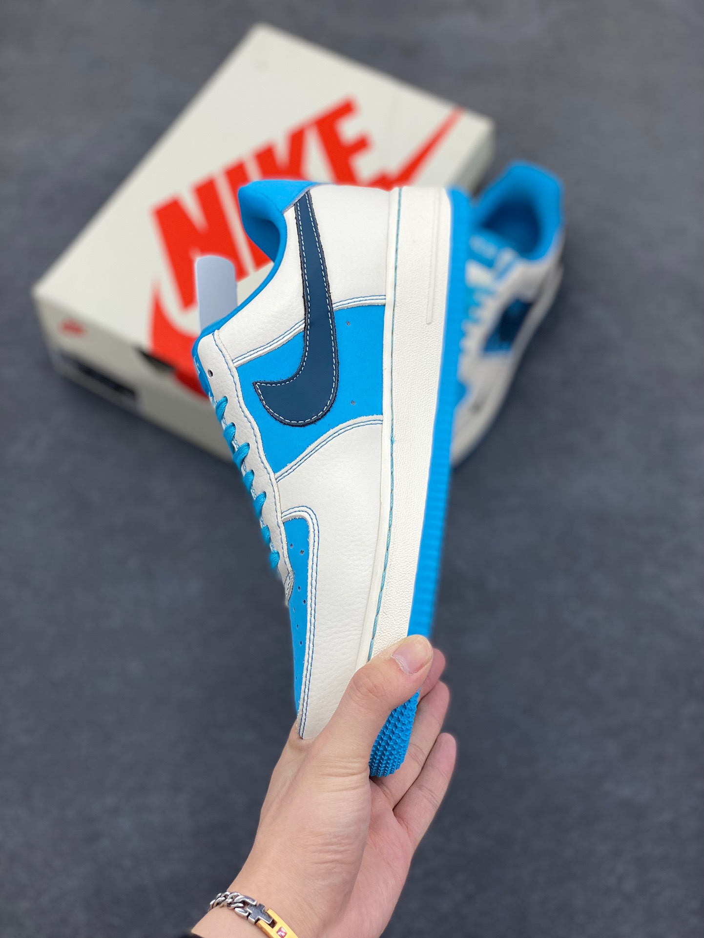 图片[3]-NIke Air Force 1 ‘07 Low “迪奥联名——石蕊蓝”空军一号 低帮 运动鞋 休闲鞋 折边针车 工艺难度大 原楦头原纸板 原装鞋盒 定制五金配件 内置全掌气垫 原厂鞋底 货号：KK1988-088 尺码：36 36.5 37.5 38 38.5 39 40 40.5 41 42 42.5 43 44 44.5 45-选品中心