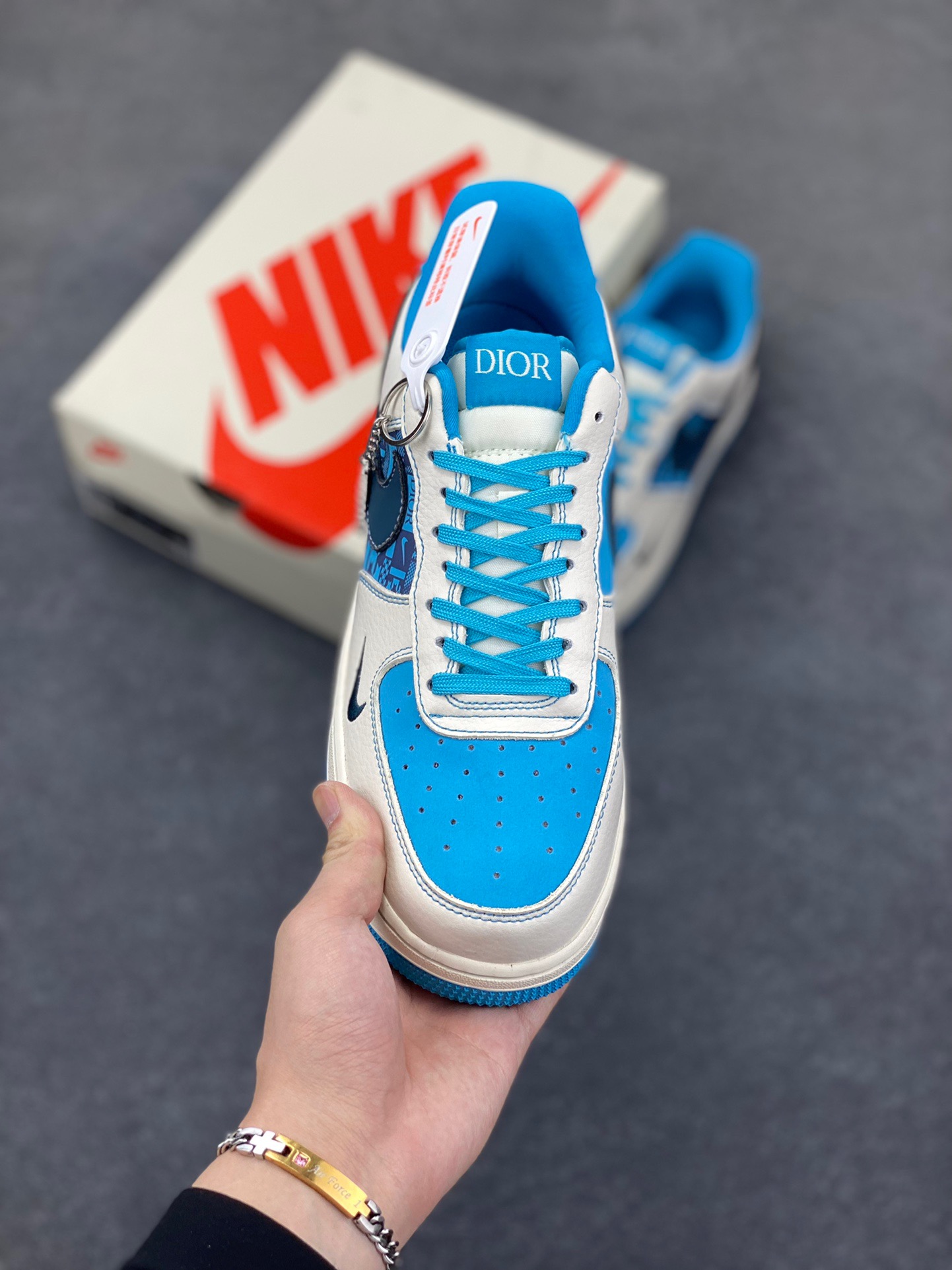 图片[2]-NIke Air Force 1 ‘07 Low “迪奥联名——石蕊蓝”空军一号 低帮 运动鞋 休闲鞋 折边针车 工艺难度大 原楦头原纸板 原装鞋盒 定制五金配件 内置全掌气垫 原厂鞋底 货号：KK1988-088 尺码：36 36.5 37.5 38 38.5 39 40 40.5 41 42 42.5 43 44 44.5 45-选品中心