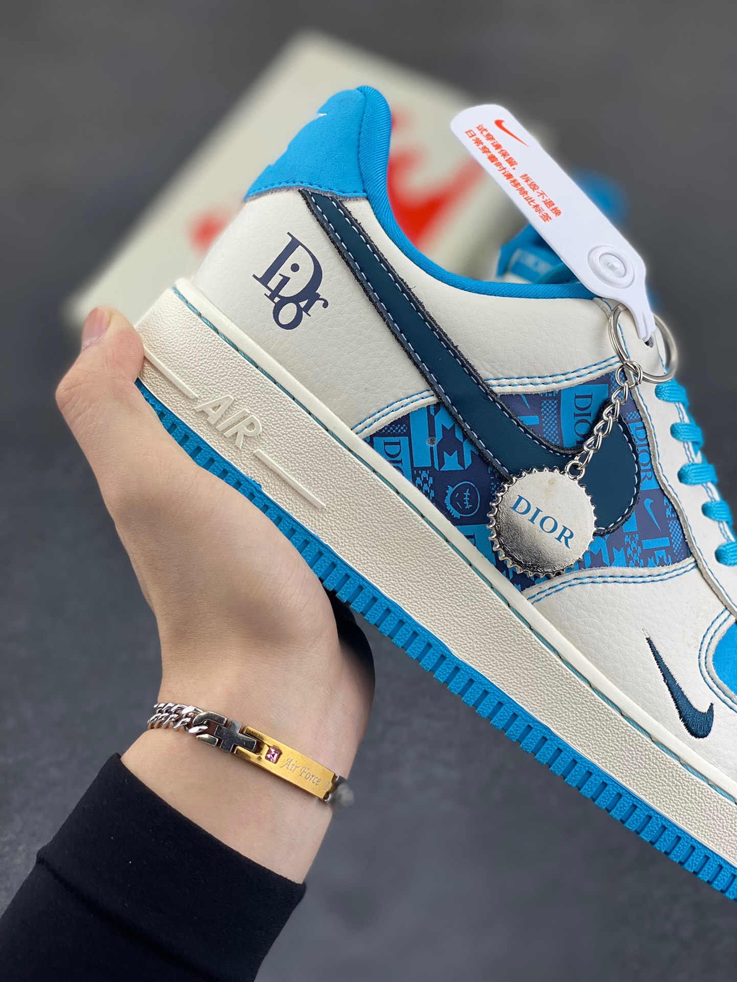 图片[6]-NIke Air Force 1 ‘07 Low “迪奥联名——石蕊蓝”空军一号 低帮 运动鞋 休闲鞋 折边针车 工艺难度大 原楦头原纸板 原装鞋盒 定制五金配件 内置全掌气垫 原厂鞋底 货号：KK1988-088 尺码：36 36.5 37.5 38 38.5 39 40 40.5 41 42 42.5 43 44 44.5 45-选品中心