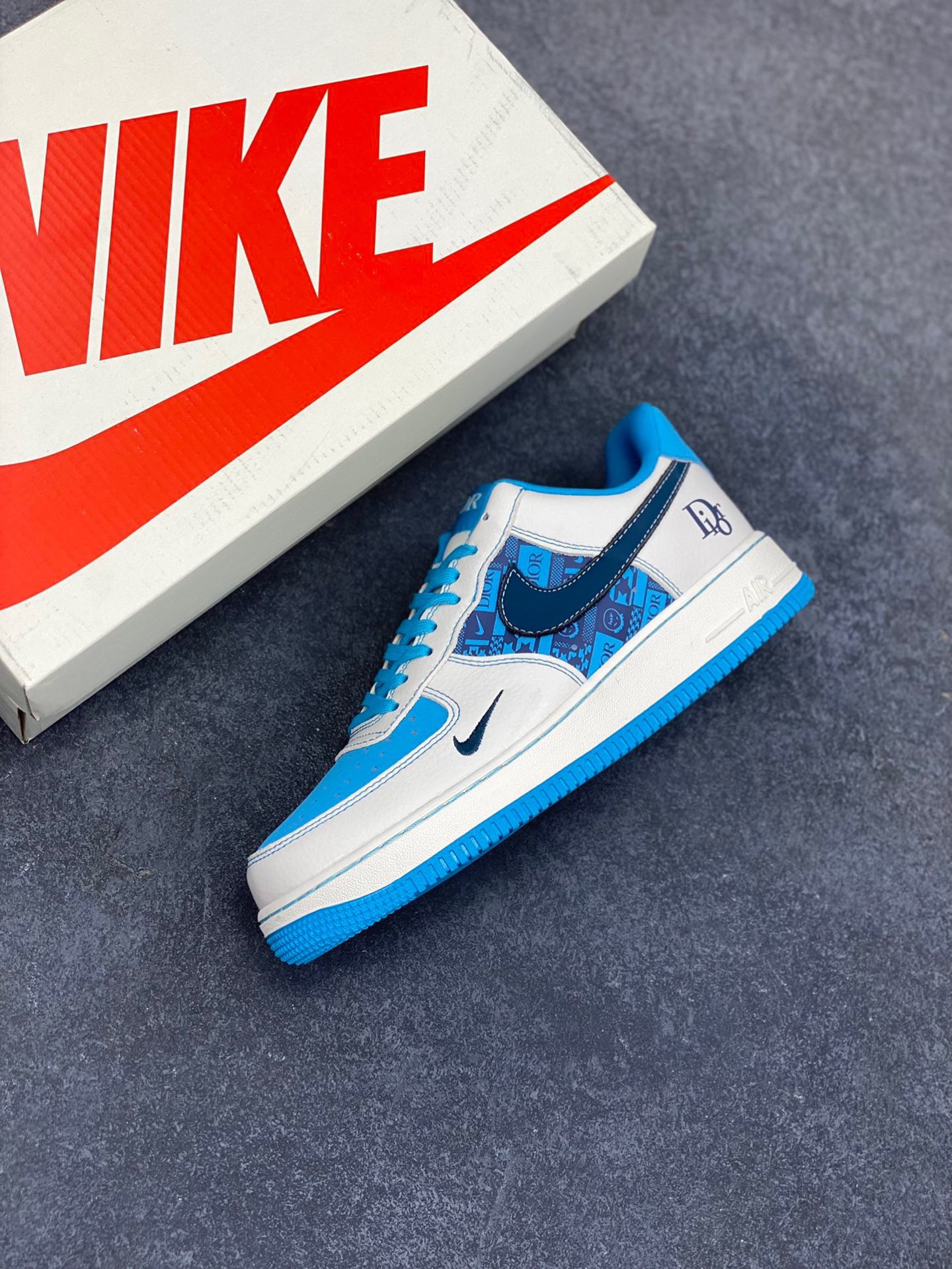 图片[7]-NIke Air Force 1 ‘07 Low “迪奥联名——石蕊蓝”空军一号 低帮 运动鞋 休闲鞋 折边针车 工艺难度大 原楦头原纸板 原装鞋盒 定制五金配件 内置全掌气垫 原厂鞋底 货号：KK1988-088 尺码：36 36.5 37.5 38 38.5 39 40 40.5 41 42 42.5 43 44 44.5 45-选品中心