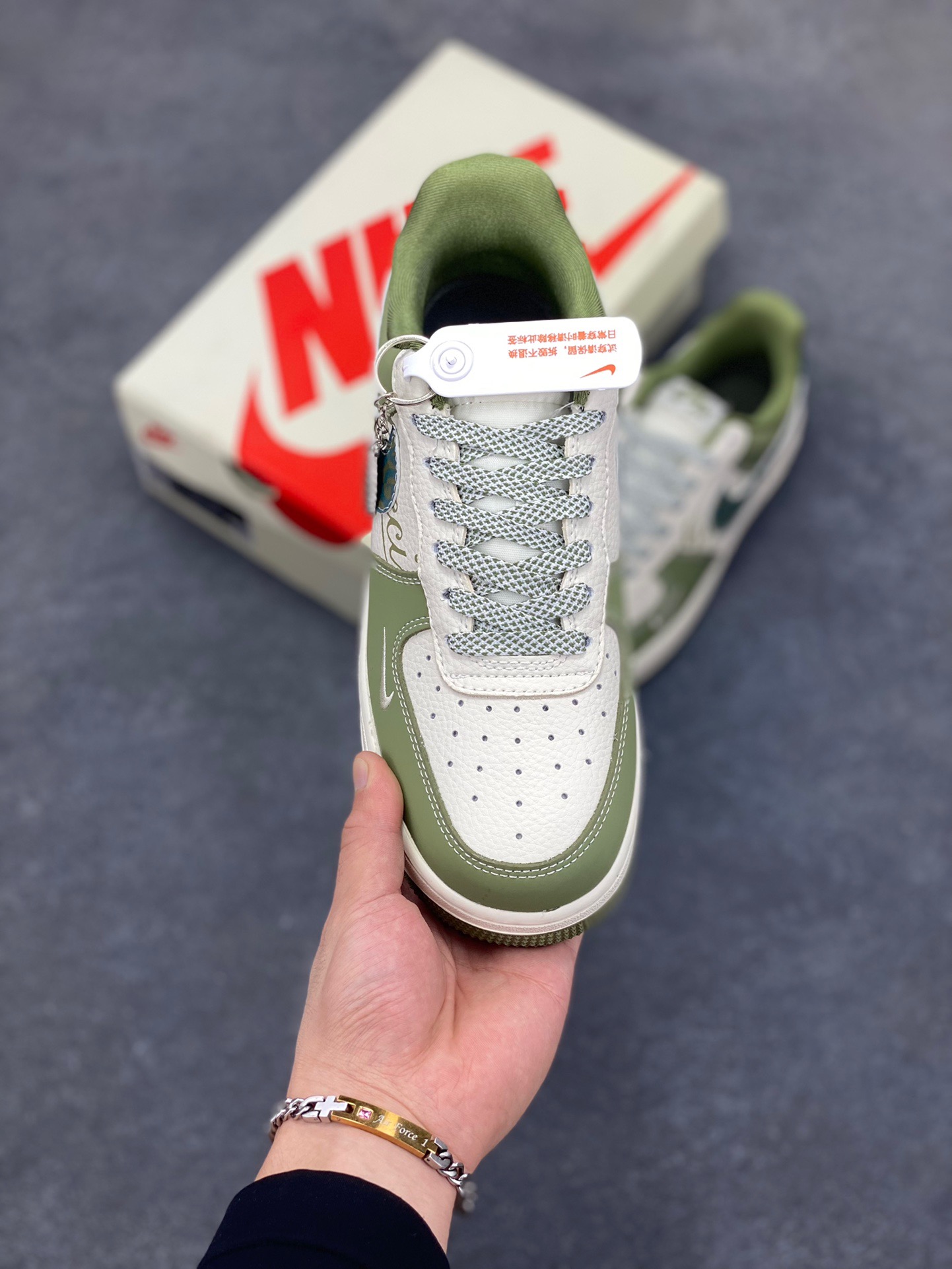 图片[2]-NIke Air Force 1 ‘07 Low “古驰联名——草绿”空军一号 低帮 运动鞋 休闲鞋 折边针车 工艺难度大 原楦头原纸板 原装鞋盒 定制五金配件 内置全掌气垫 原厂鞋底 货号：KK1988-094 尺码：36 36.5 37.5 38 38.5 39 40 40.5 41 42 42.5 43 44 44.5 45-选品中心