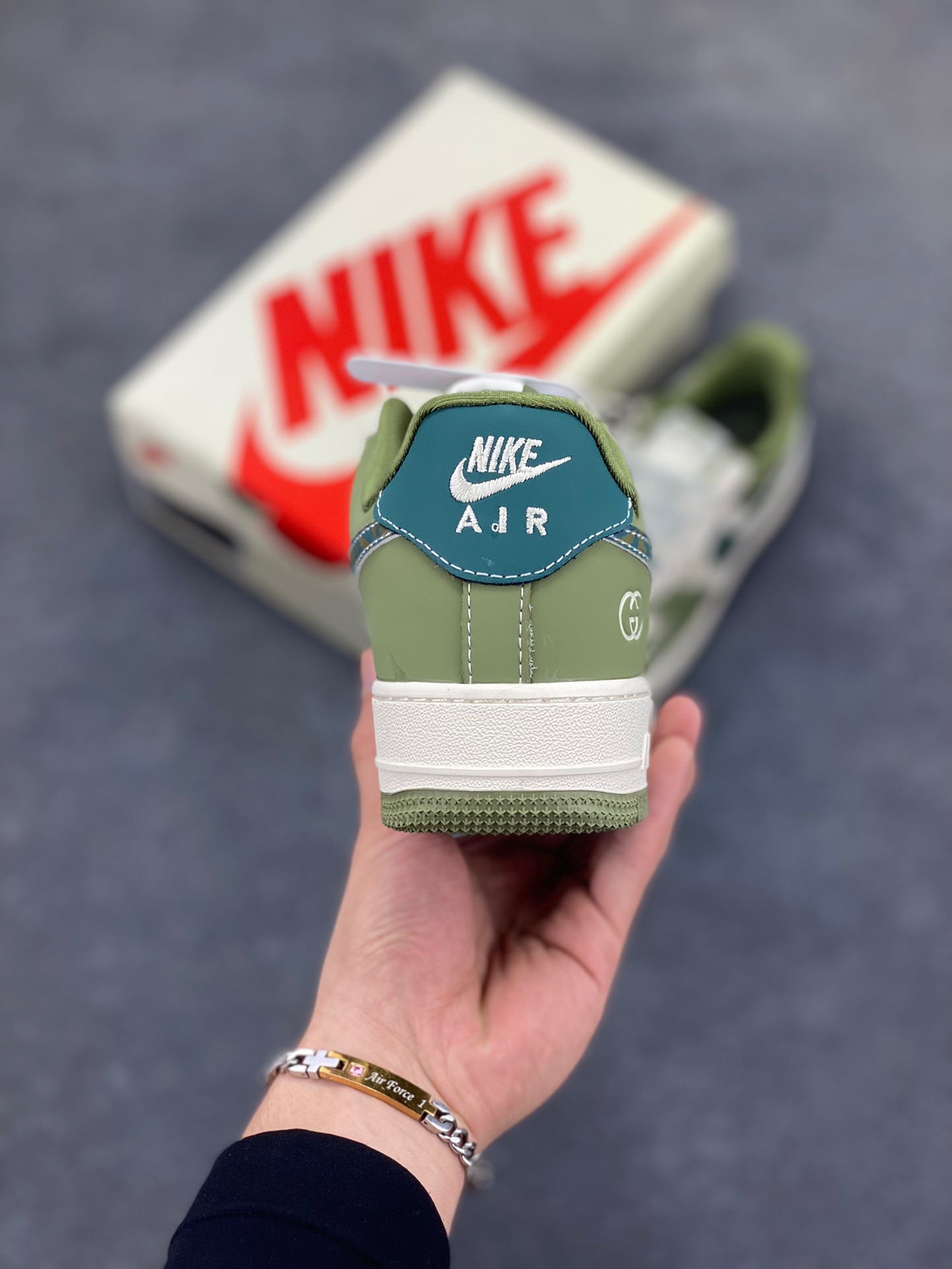 图片[4]-NIke Air Force 1 ‘07 Low “古驰联名——草绿”空军一号 低帮 运动鞋 休闲鞋 折边针车 工艺难度大 原楦头原纸板 原装鞋盒 定制五金配件 内置全掌气垫 原厂鞋底 货号：KK1988-094 尺码：36 36.5 37.5 38 38.5 39 40 40.5 41 42 42.5 43 44 44.5 45-选品中心