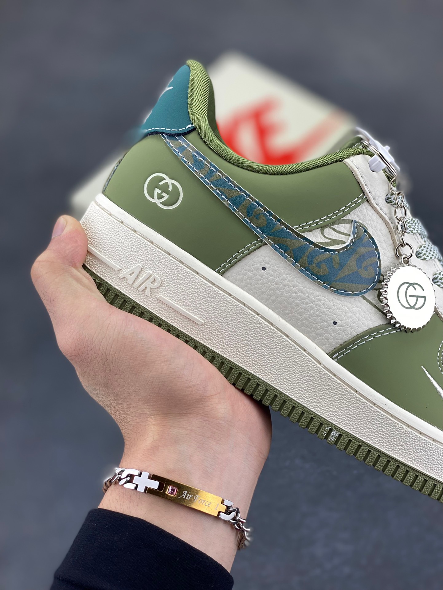 图片[6]-NIke Air Force 1 ‘07 Low “古驰联名——草绿”空军一号 低帮 运动鞋 休闲鞋 折边针车 工艺难度大 原楦头原纸板 原装鞋盒 定制五金配件 内置全掌气垫 原厂鞋底 货号：KK1988-094 尺码：36 36.5 37.5 38 38.5 39 40 40.5 41 42 42.5 43 44 44.5 45-选品中心