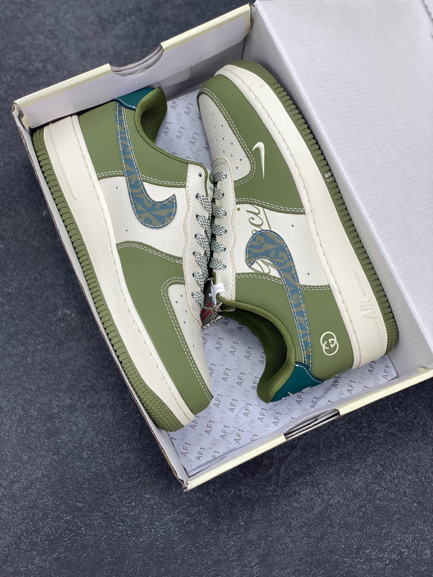 图片[9]-NIke Air Force 1 ‘07 Low “古驰联名——草绿”空军一号 低帮 运动鞋 休闲鞋 折边针车 工艺难度大 原楦头原纸板 原装鞋盒 定制五金配件 内置全掌气垫 原厂鞋底 货号：KK1988-094 尺码：36 36.5 37.5 38 38.5 39 40 40.5 41 42 42.5 43 44 44.5 45-选品中心