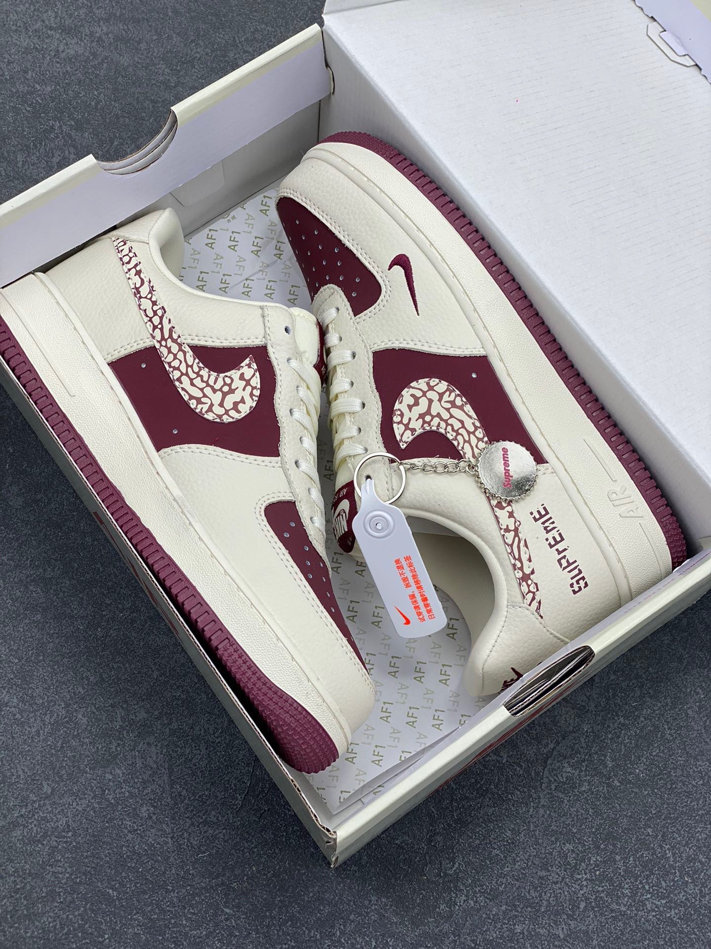 图片[9]-NIke Air Force 1 ‘07 Low “Supreme联名——米酒红”空军一号 低帮 运动鞋 休闲鞋 折边针车 工艺难度大 原楦头原纸板 原装鞋盒 定制五金配件 内置全掌气垫 原厂鞋底 货号：KK1988-070 尺码：36 36.5 37.5 38 38.5 39 40 40.5 41 42 42.5 43 44 44.5 45-选品中心