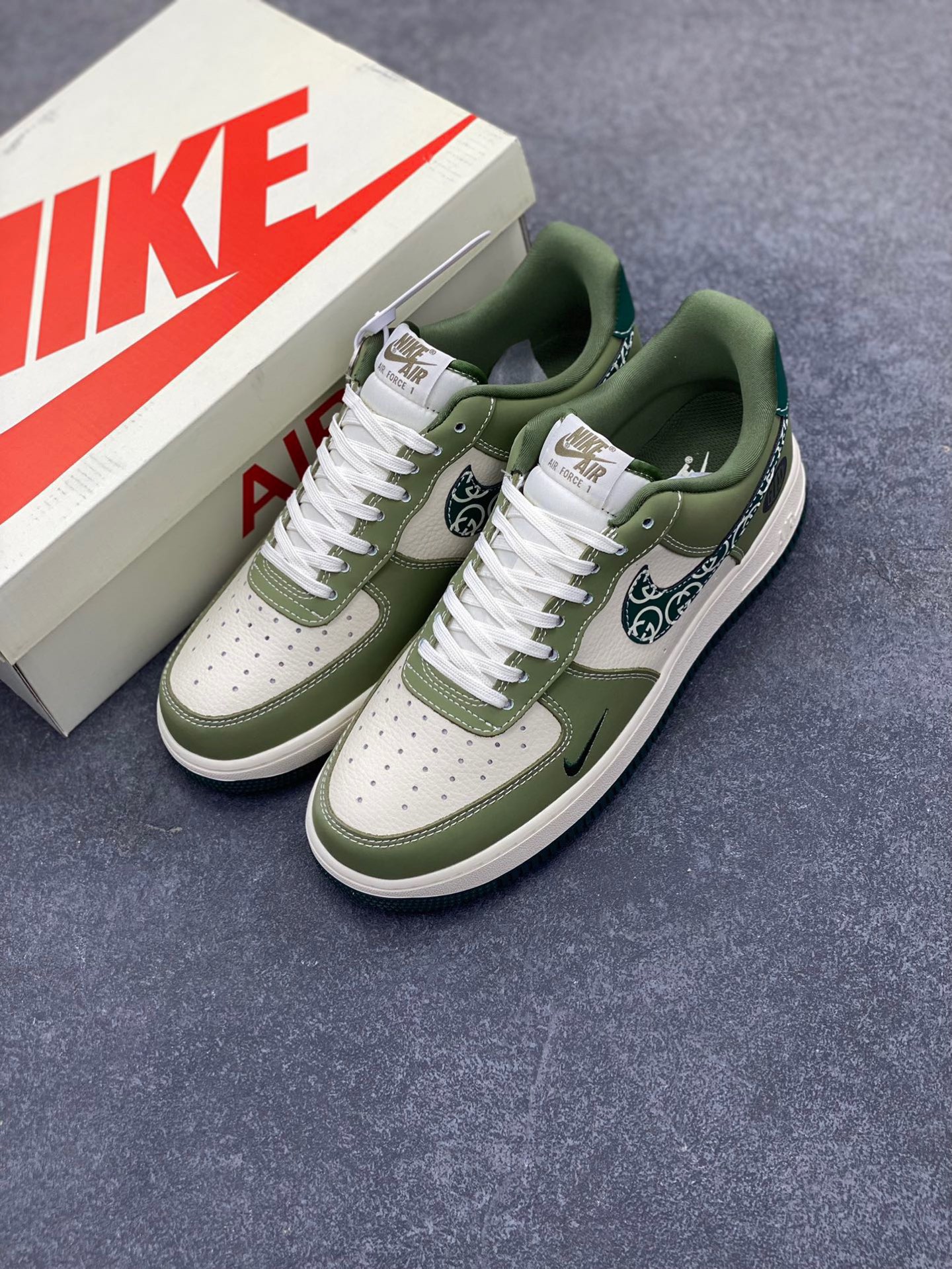 图片[8]-NIke Air Force 1 ‘07 Low “古驰联名——绿腰果花勾”空军一号 低帮 运动鞋 休闲鞋 折边针车 工艺难度大 原楦头原纸板 原装鞋盒 定制五金配件 内置全掌气垫 原厂鞋底 货号：KK1988-063 尺码：36 36.5 37.5 38 38.5 39 40 40.5 41 42 42.5 43 44 44.5 45-选品中心
