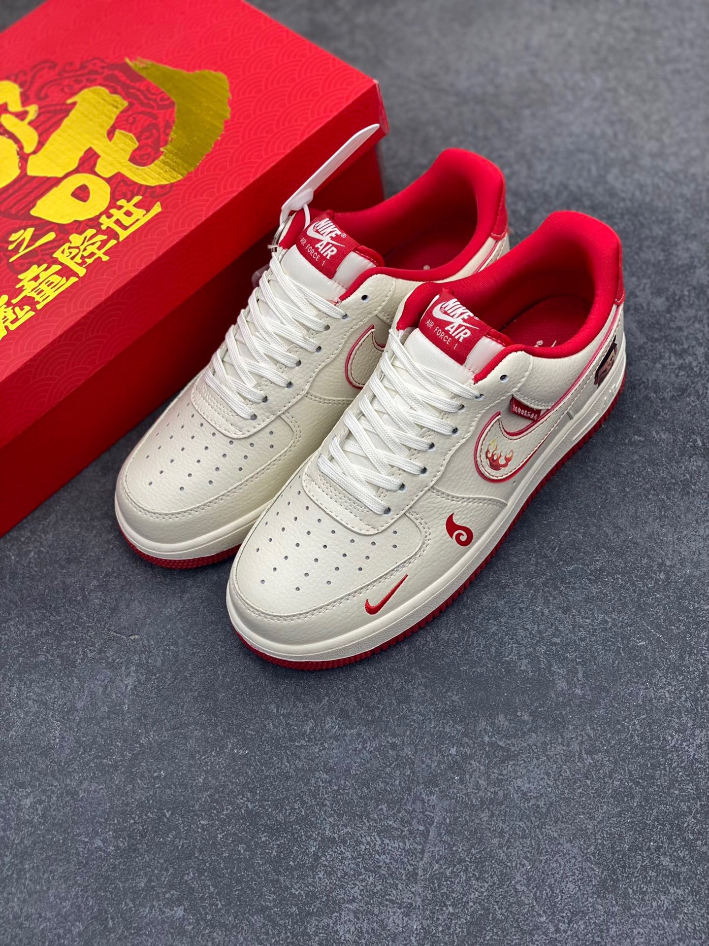 图片[8]-NIke Air Force 1 ‘07 Low “哪吒联名——魔丸”空军一号 低帮 运动鞋 休闲鞋 折边针车 工艺难度大 原楦头原纸板 原装鞋盒 定制五金配件 内置全掌气垫 原厂鞋底 货号：KK1988-059 尺码：36 36.5 37.5 38 38.5 39 40 40.5 41 42 42.5 43 44 44.5 45-选品中心