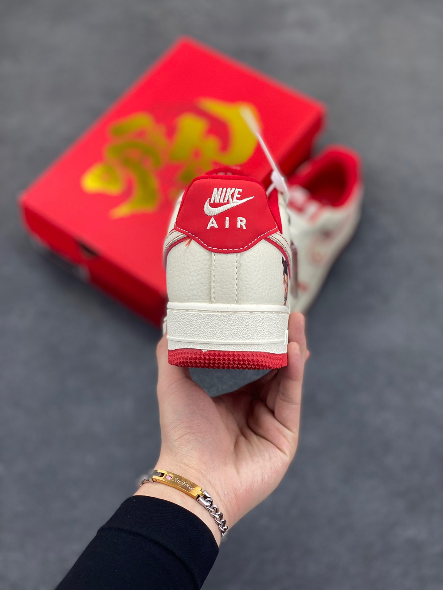 图片[4]-NIke Air Force 1 ‘07 Low “哪吒联名——魔丸”空军一号 低帮 运动鞋 休闲鞋 折边针车 工艺难度大 原楦头原纸板 原装鞋盒 定制五金配件 内置全掌气垫 原厂鞋底 货号：KK1988-059 尺码：36 36.5 37.5 38 38.5 39 40 40.5 41 42 42.5 43 44 44.5 45-选品中心