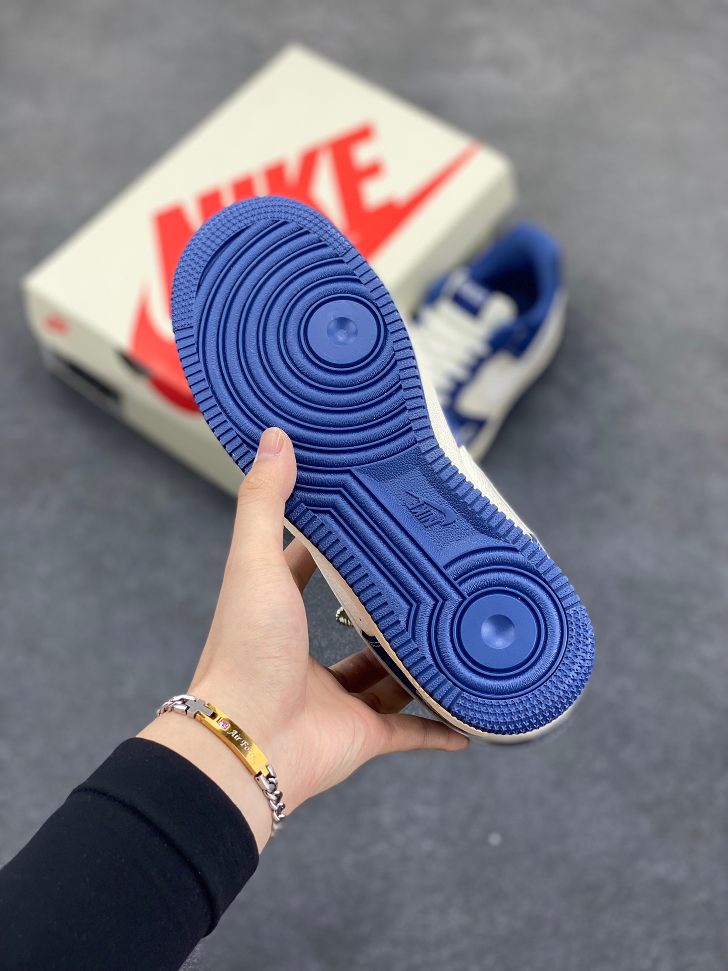 图片[5]-NIke Air Force 1 ‘07 Low “古驰联名——海涛蓝”空军一号 低帮 运动鞋 休闲鞋 折边针车 工艺难度大 原楦头原纸板 原装鞋盒 定制五金配件 内置全掌气垫 原厂鞋底 货号：KK1988-085 尺码：36 36.5 37.5 38 38.5 39 40 40.5 41 42 42.5 43 44 44.5 45-选品中心