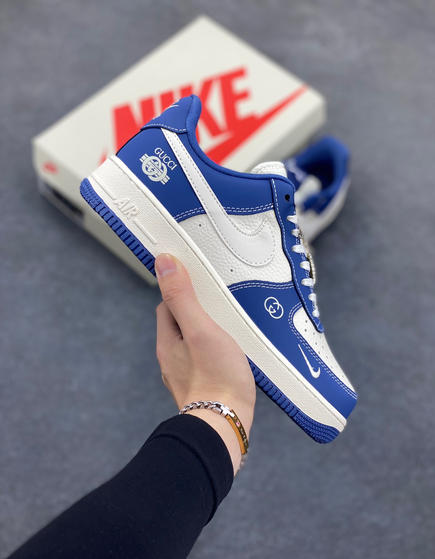 NIke Air Force 1 ‘07 Low “古驰联名——海涛蓝”空军一号 低帮 运动鞋 休闲鞋 折边针车 工艺难度大 原楦头原纸板 原装鞋盒 定制五金配件 内置全掌气垫 原厂鞋底 货号：KK1988-085 尺码：36 36.5 37.5 38 38.5 39 40 40.5 41 42 42.5 43 44 44.5 45-选品中心