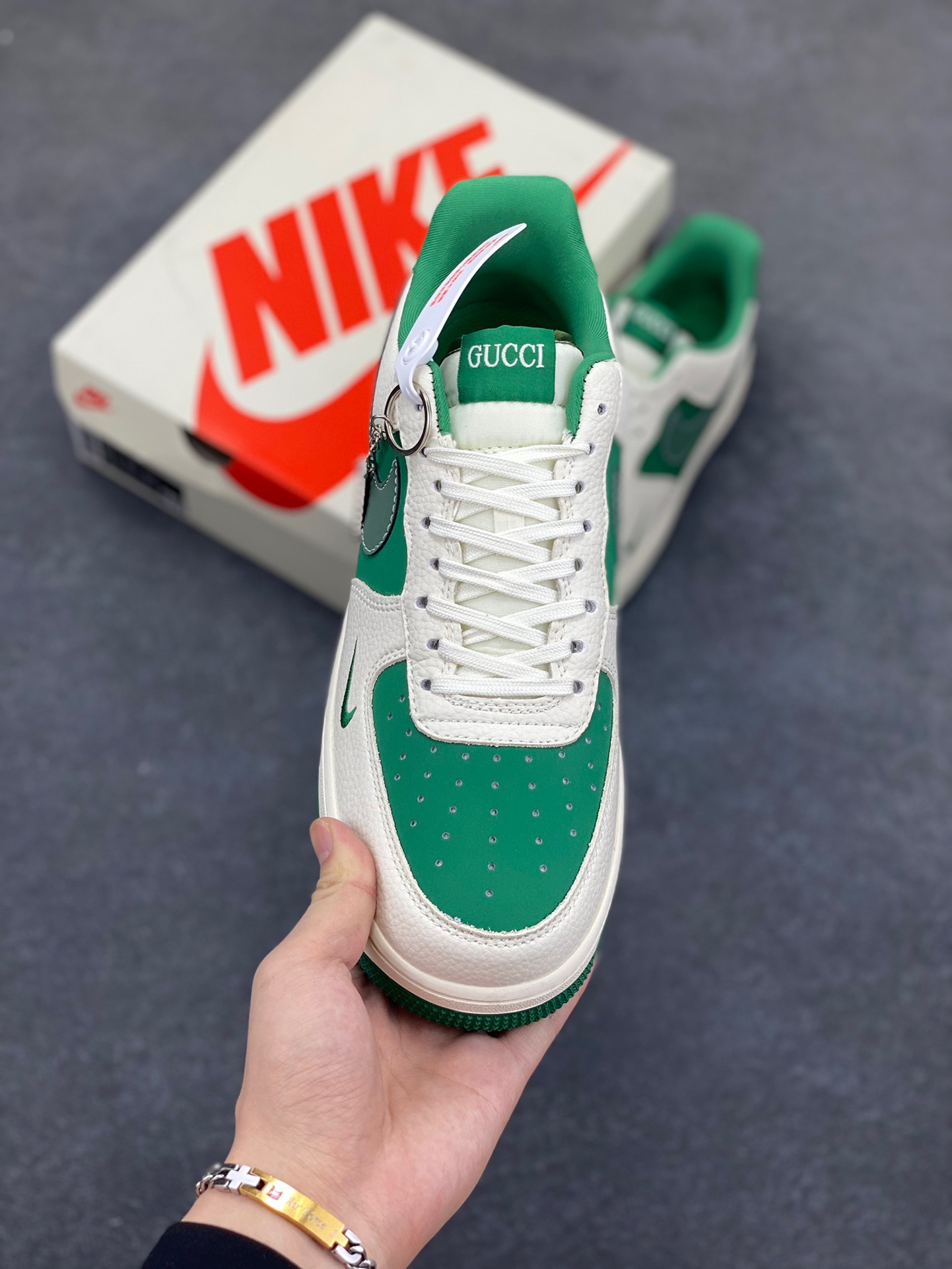 图片[2]-NIke Air Force 1 ‘07 Low “古驰联名——米绿底”空军一号 低帮 运动鞋 休闲鞋 折边针车 工艺难度大 原楦头原纸板 原装鞋盒 定制五金配件 内置全掌气垫 原厂鞋底 货号：KK1988-083 尺码：36 36.5 37.5 38 38.5 39 40 40.5 41 42 42.5 43 44 44.5 45-选品中心