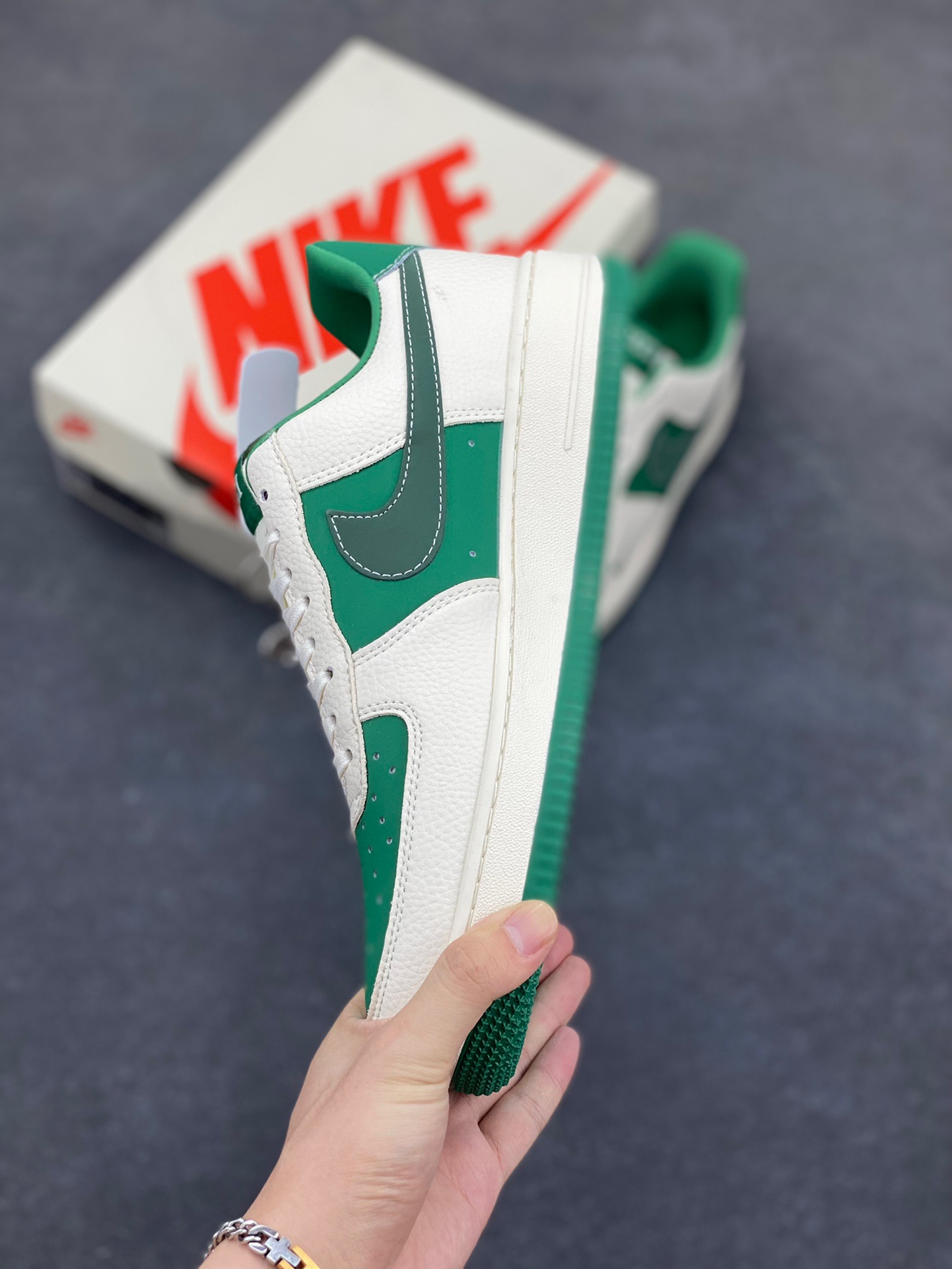 图片[3]-NIke Air Force 1 ‘07 Low “古驰联名——米绿底”空军一号 低帮 运动鞋 休闲鞋 折边针车 工艺难度大 原楦头原纸板 原装鞋盒 定制五金配件 内置全掌气垫 原厂鞋底 货号：KK1988-083 尺码：36 36.5 37.5 38 38.5 39 40 40.5 41 42 42.5 43 44 44.5 45-选品中心