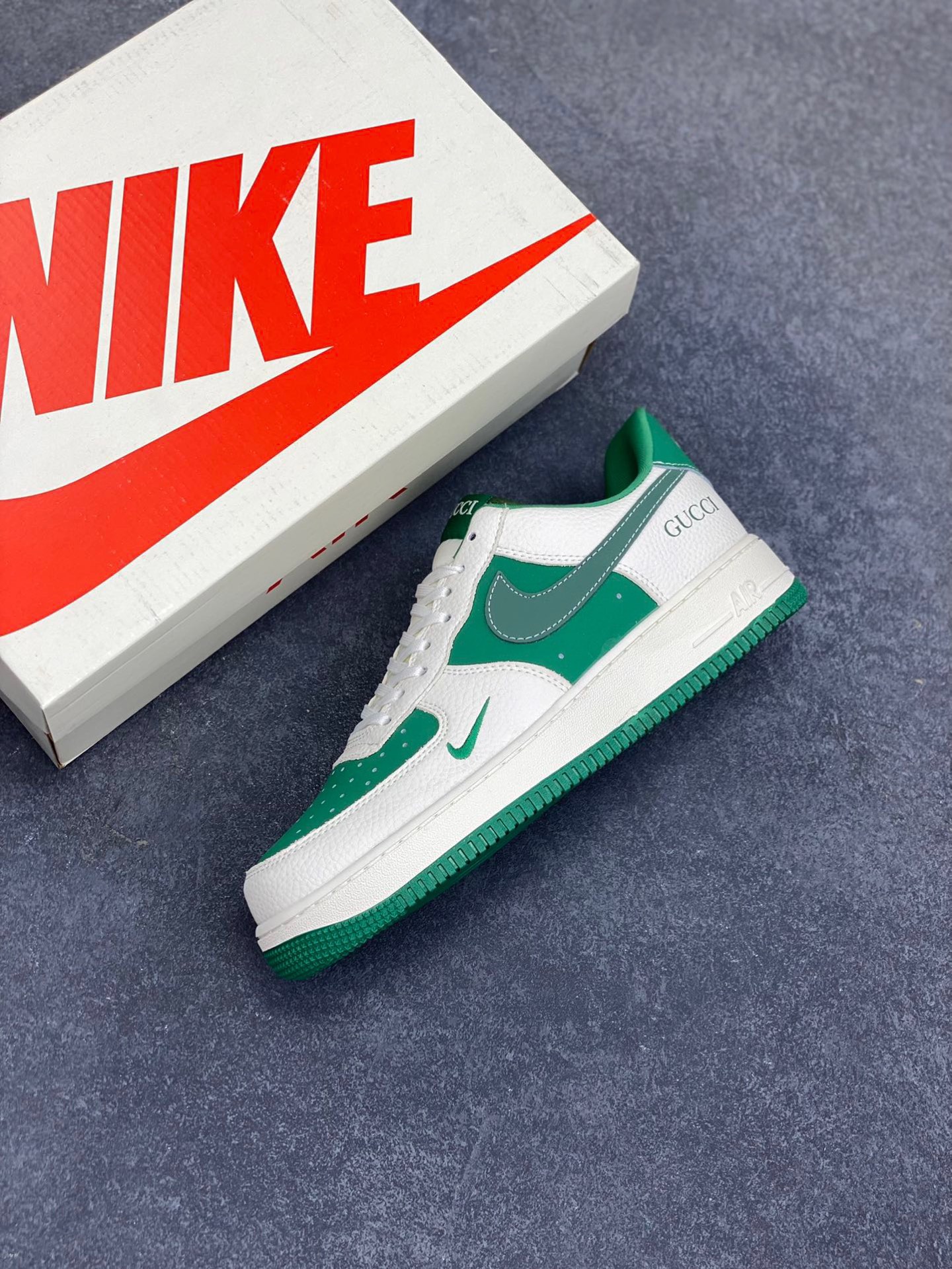 图片[7]-NIke Air Force 1 ‘07 Low “古驰联名——米绿底”空军一号 低帮 运动鞋 休闲鞋 折边针车 工艺难度大 原楦头原纸板 原装鞋盒 定制五金配件 内置全掌气垫 原厂鞋底 货号：KK1988-083 尺码：36 36.5 37.5 38 38.5 39 40 40.5 41 42 42.5 43 44 44.5 45-选品中心