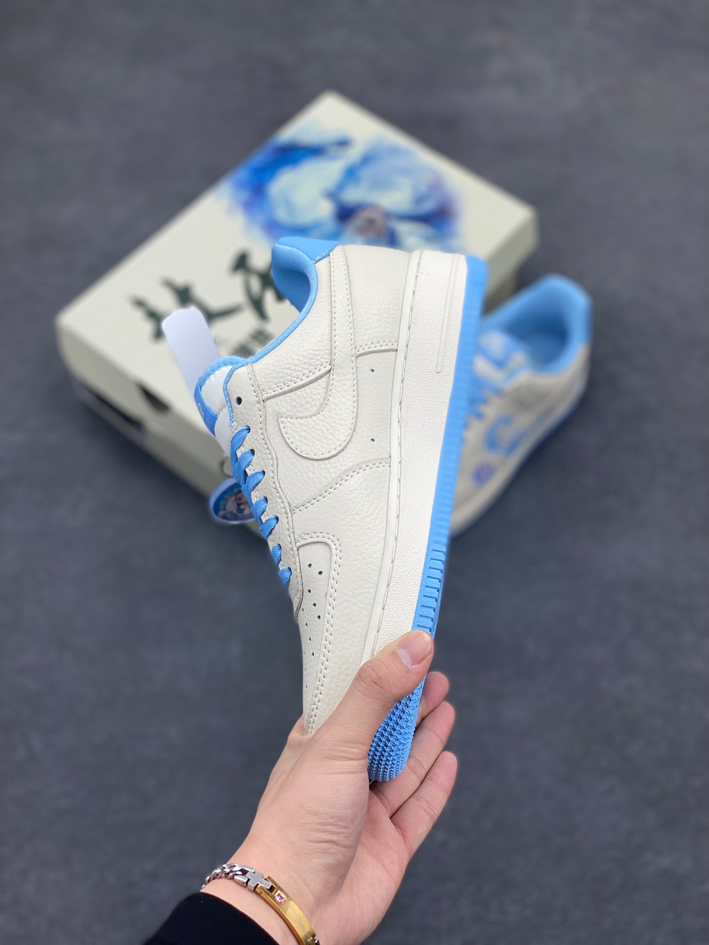 图片[3]-NIke Air Force 1 ‘07 Low “哪吒联名——灵珠”空军一号 低帮 运动鞋 休闲鞋 折边针车 工艺难度大 原楦头原纸板 原装鞋盒 定制五金配件 内置全掌气垫 原厂鞋底 货号：KK1988-060 尺码：36 36.5 37.5 38 38.5 39 40 40.5 41 42 42.5 43 44 44.5 45-选品中心