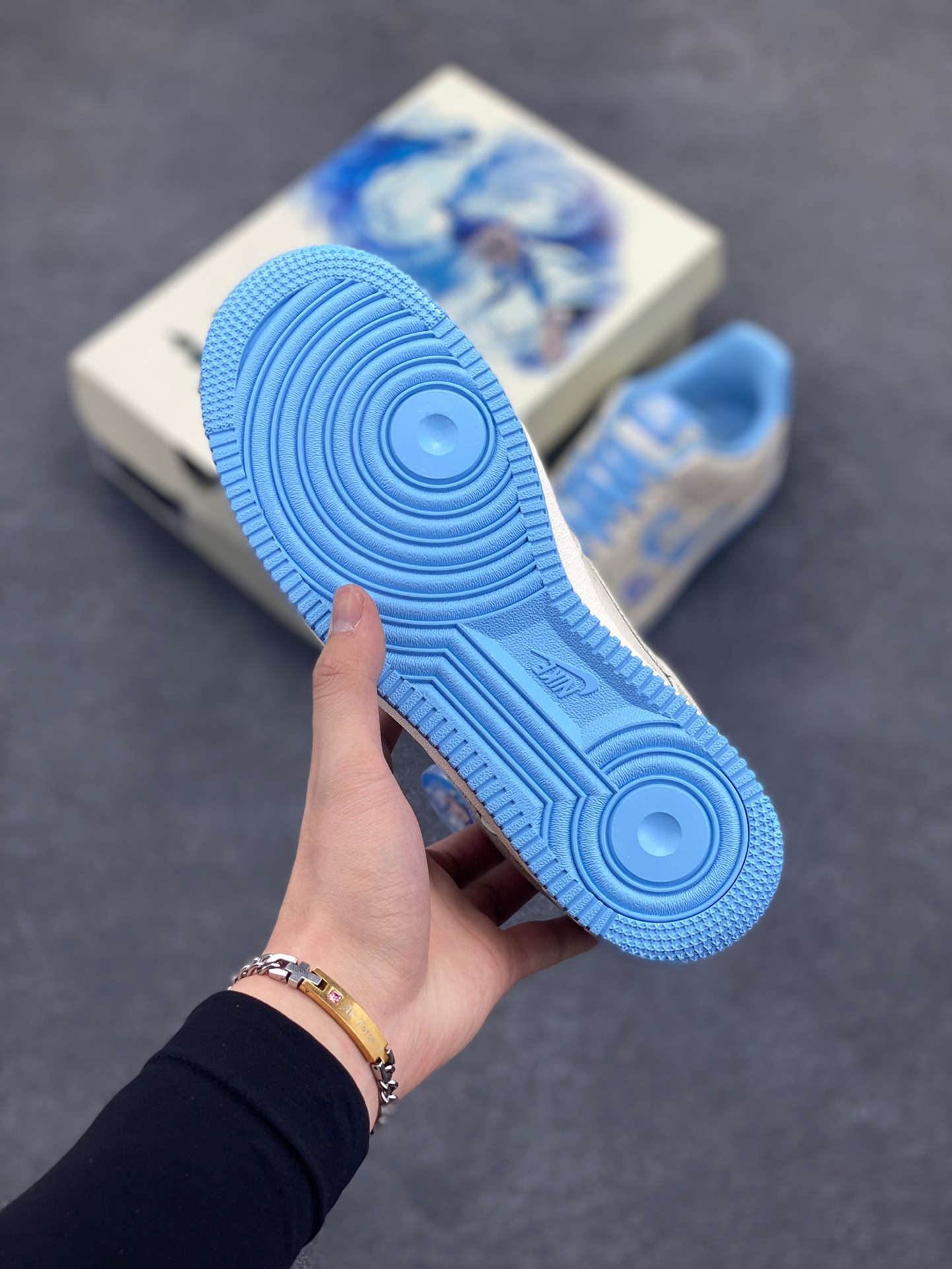 图片[5]-NIke Air Force 1 ‘07 Low “哪吒联名——灵珠”空军一号 低帮 运动鞋 休闲鞋 折边针车 工艺难度大 原楦头原纸板 原装鞋盒 定制五金配件 内置全掌气垫 原厂鞋底 货号：KK1988-060 尺码：36 36.5 37.5 38 38.5 39 40 40.5 41 42 42.5 43 44 44.5 45-选品中心