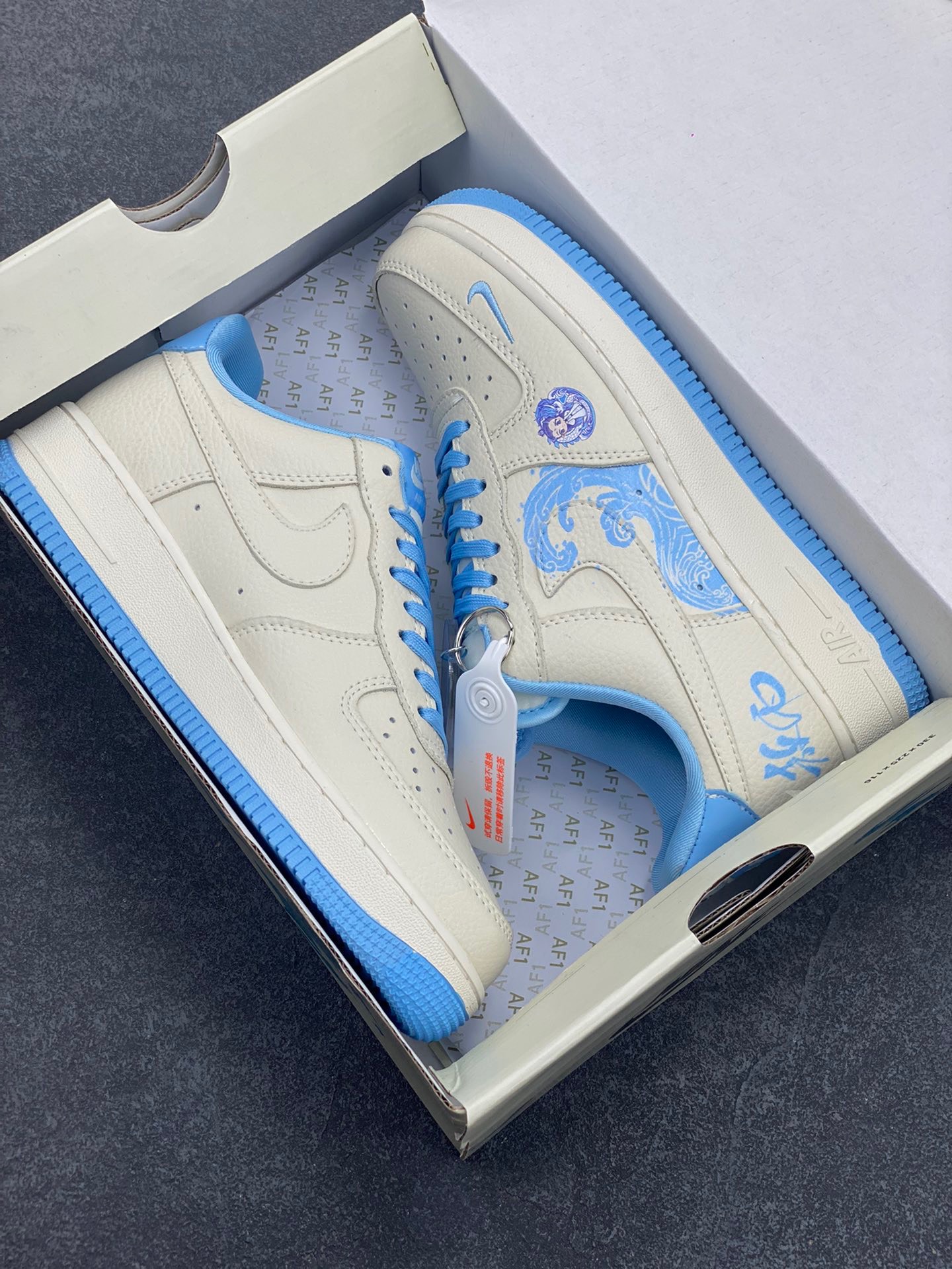 图片[9]-NIke Air Force 1 ‘07 Low “哪吒联名——灵珠”空军一号 低帮 运动鞋 休闲鞋 折边针车 工艺难度大 原楦头原纸板 原装鞋盒 定制五金配件 内置全掌气垫 原厂鞋底 货号：KK1988-060 尺码：36 36.5 37.5 38 38.5 39 40 40.5 41 42 42.5 43 44 44.5 45-选品中心