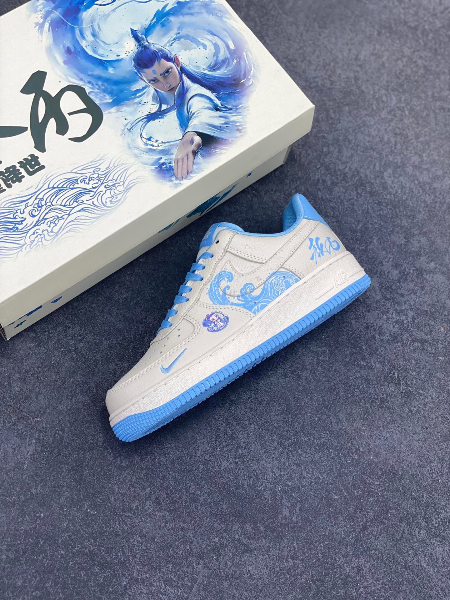 图片[7]-NIke Air Force 1 ‘07 Low “哪吒联名——灵珠”空军一号 低帮 运动鞋 休闲鞋 折边针车 工艺难度大 原楦头原纸板 原装鞋盒 定制五金配件 内置全掌气垫 原厂鞋底 货号：KK1988-060 尺码：36 36.5 37.5 38 38.5 39 40 40.5 41 42 42.5 43 44 44.5 45-选品中心