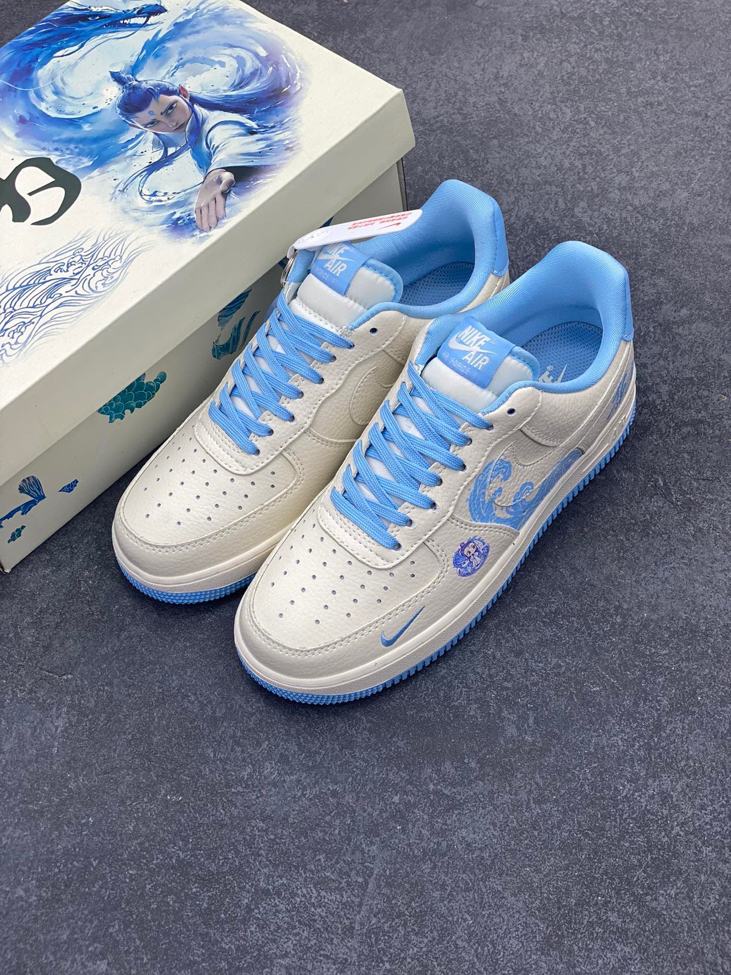 图片[8]-NIke Air Force 1 ‘07 Low “哪吒联名——灵珠”空军一号 低帮 运动鞋 休闲鞋 折边针车 工艺难度大 原楦头原纸板 原装鞋盒 定制五金配件 内置全掌气垫 原厂鞋底 货号：KK1988-060 尺码：36 36.5 37.5 38 38.5 39 40 40.5 41 42 42.5 43 44 44.5 45-选品中心